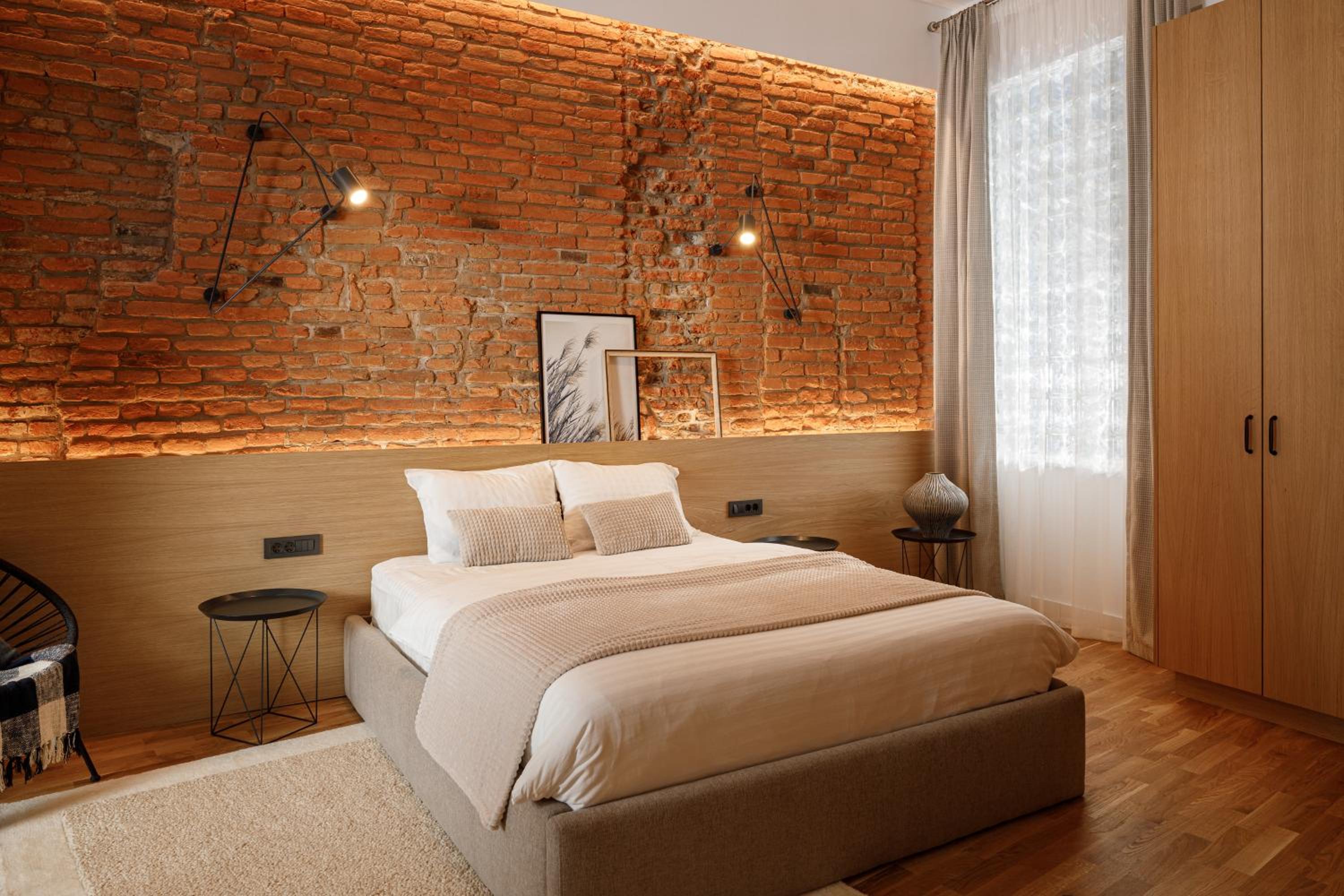 Deluxe Apartment with Hanging Chair - Photo 15