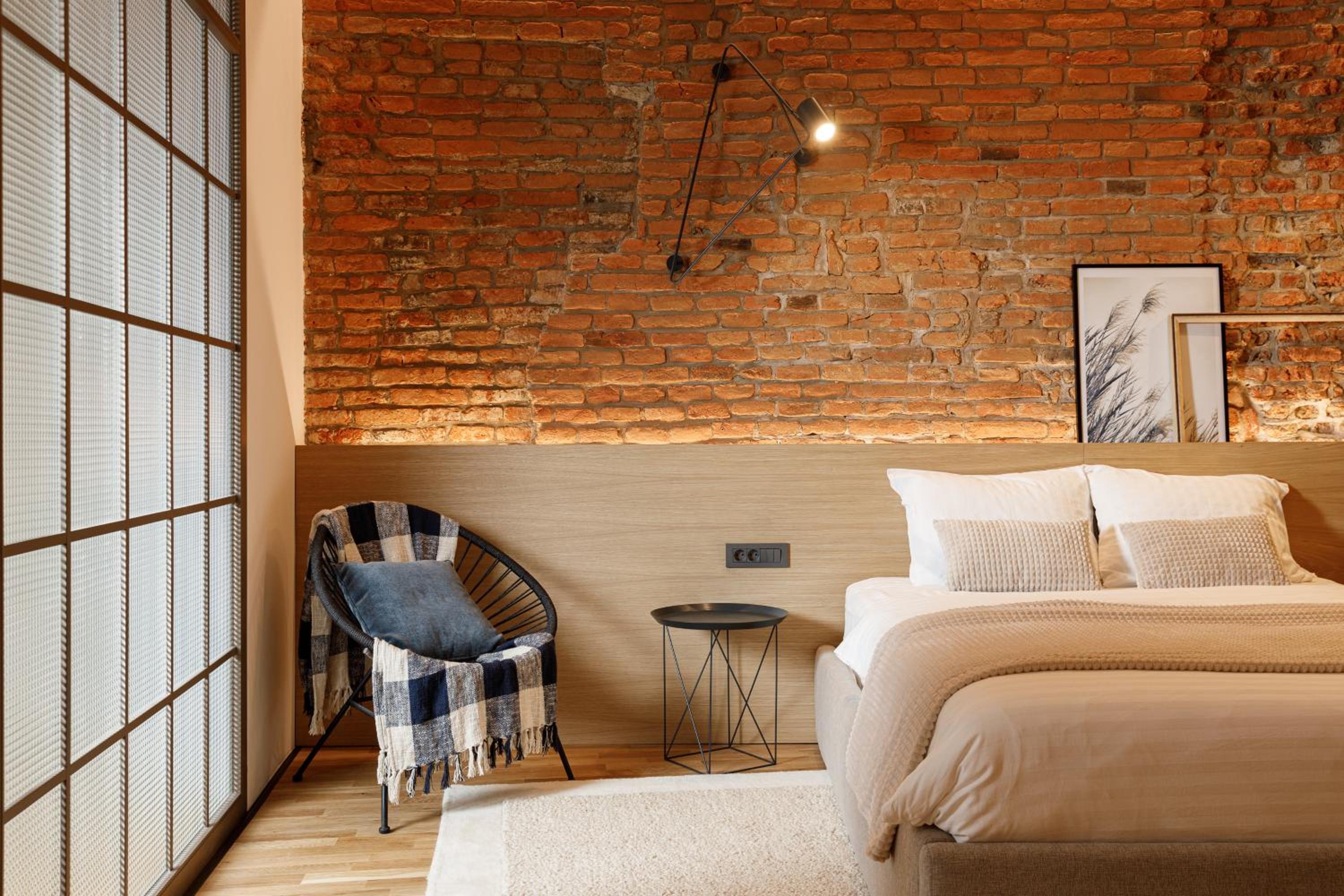 Deluxe Apartment with Hanging Chair - Photo 17