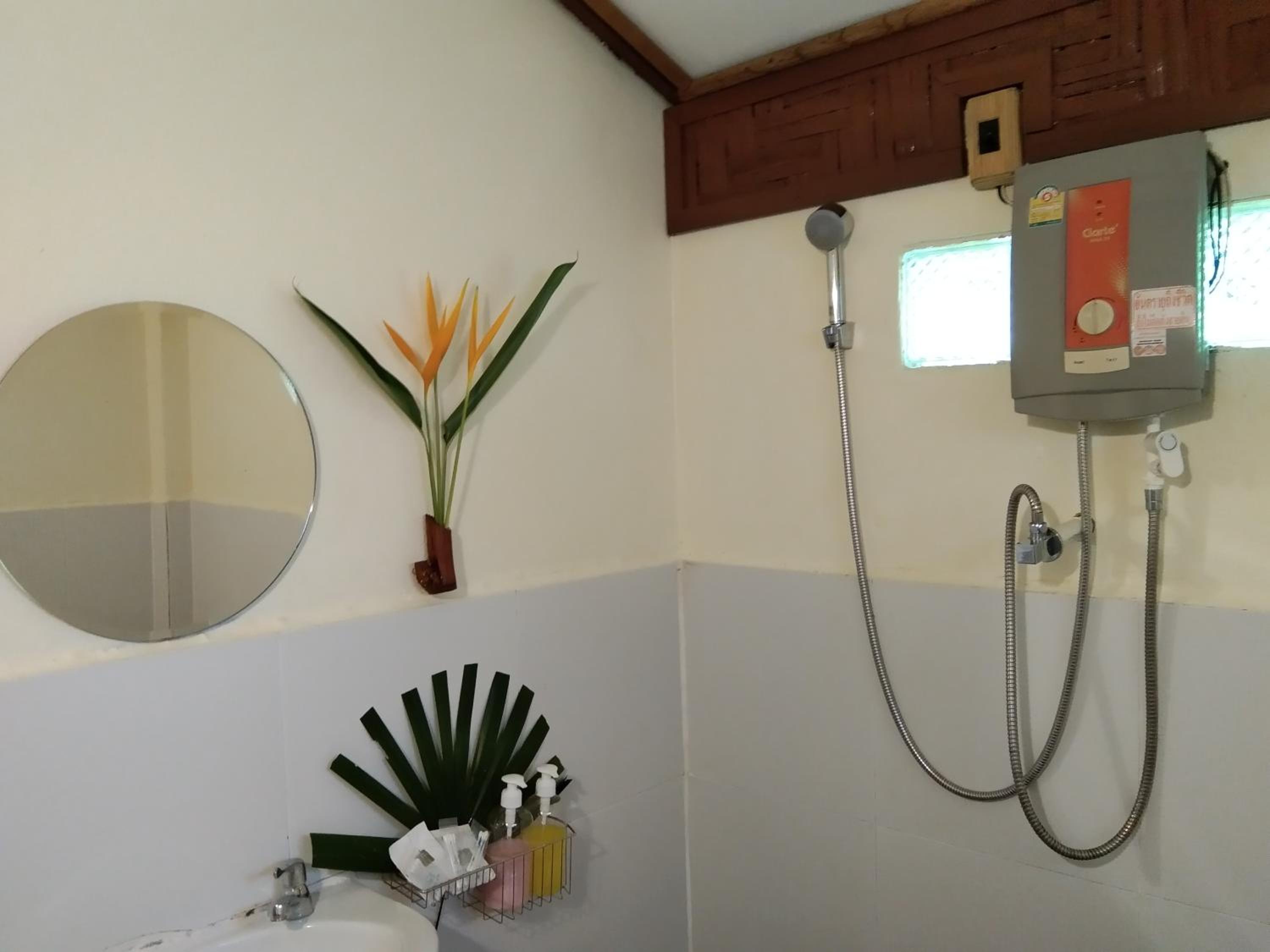 Queen Room with Garden View - Photo 17