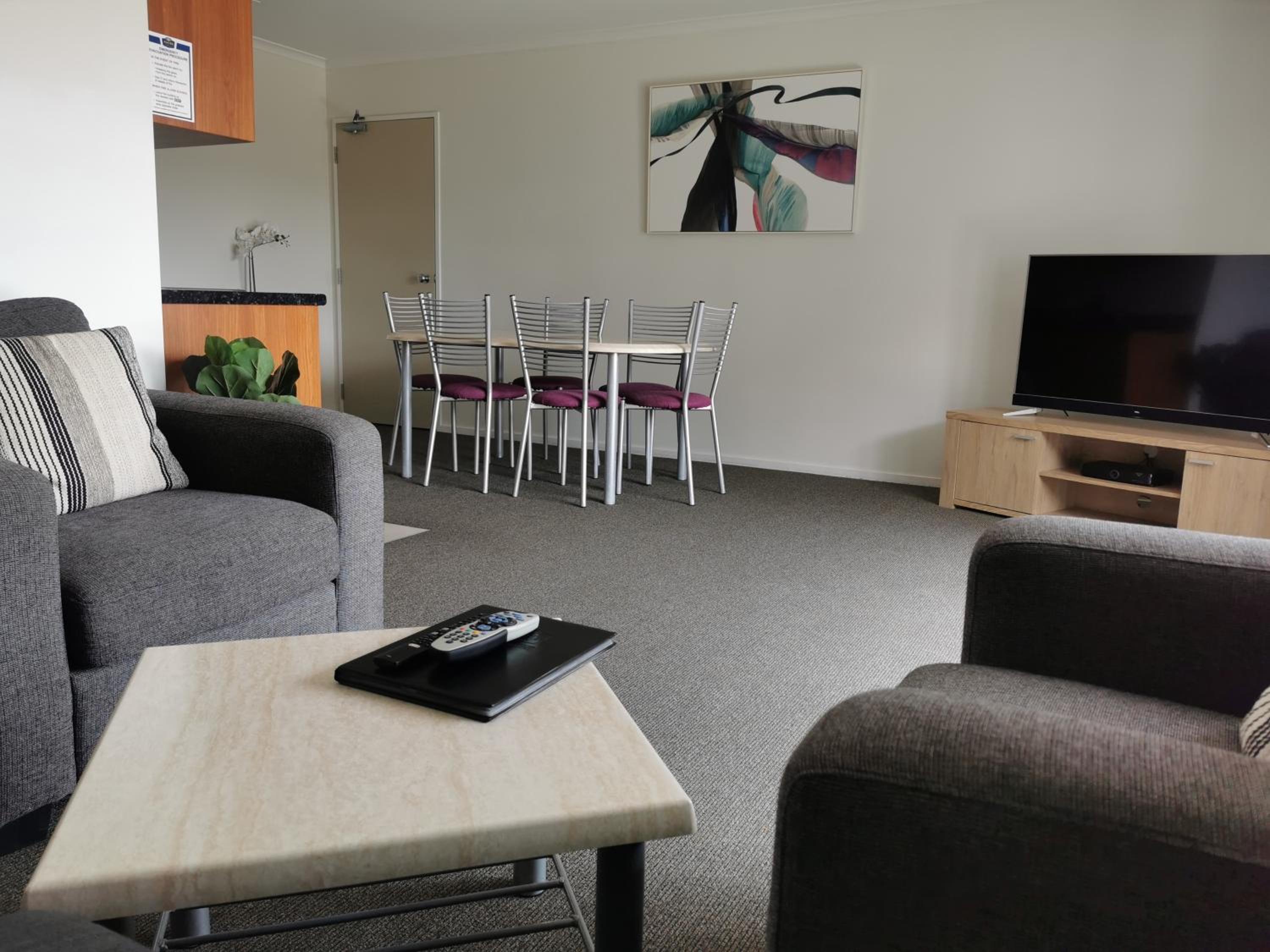 Two-Bedroom Apartment - Photo 6
