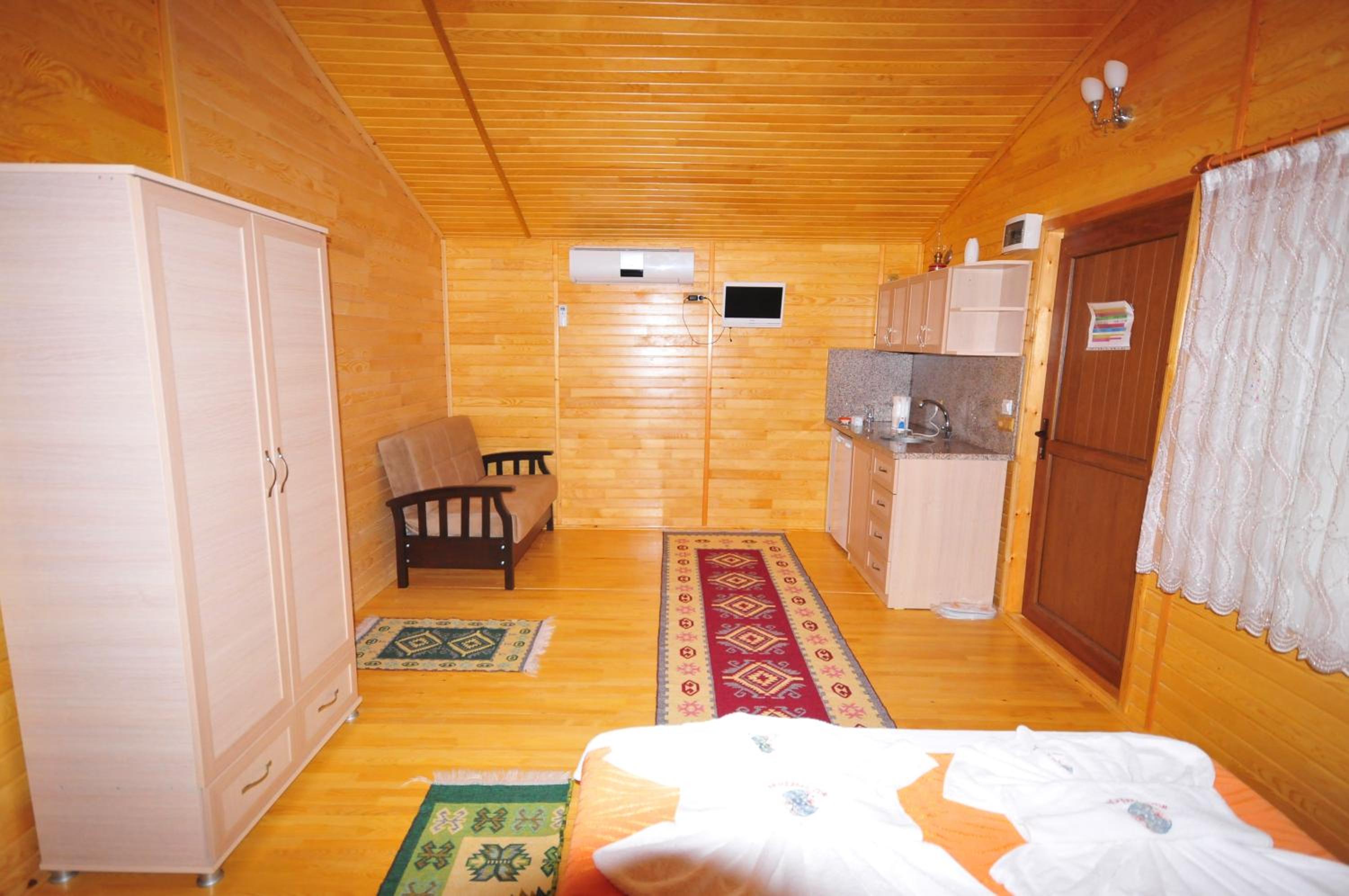 Family Bungalow - Photo 3