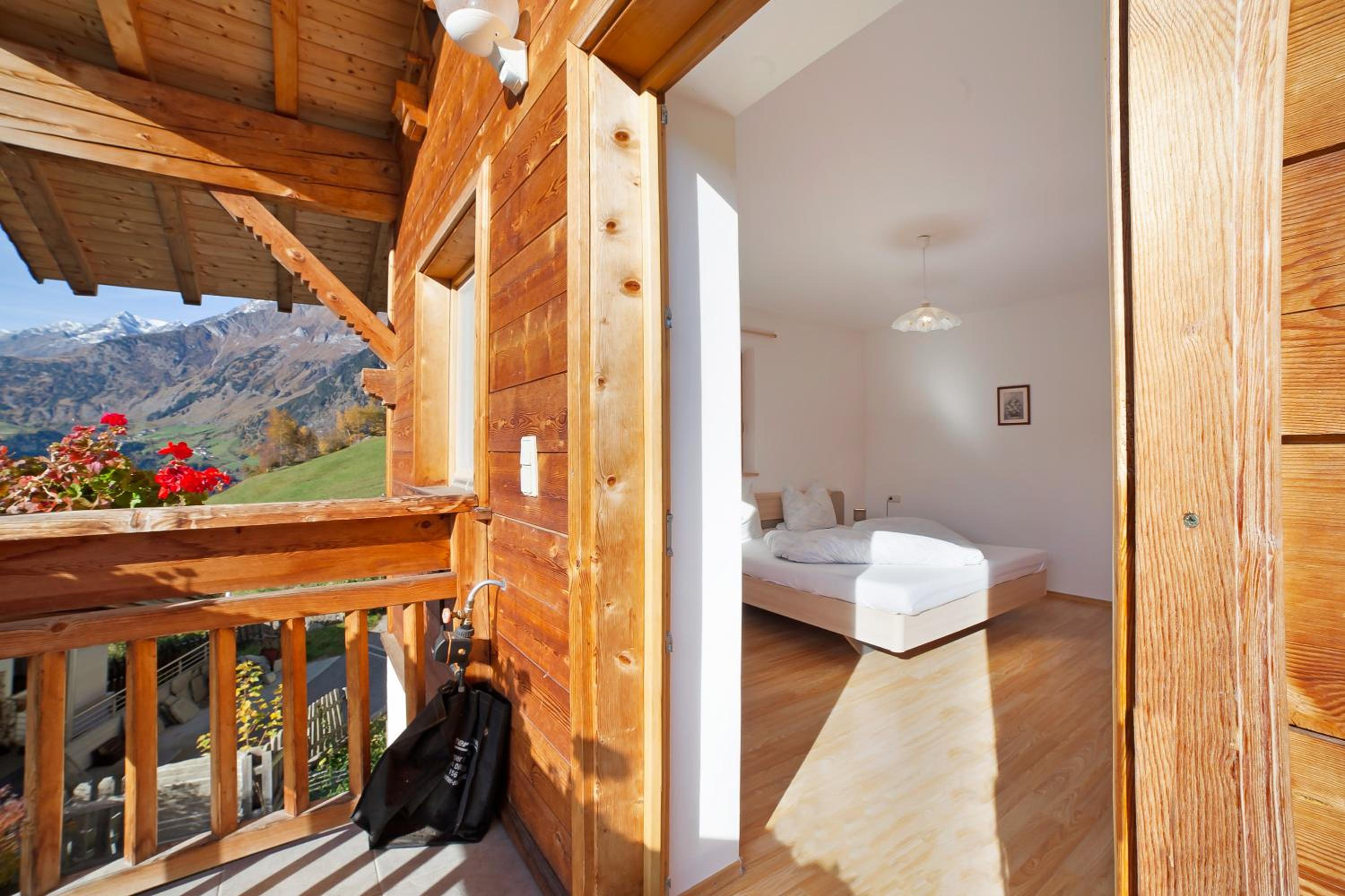 Two-Bedroom Deluxe Apartment with Garden View photo 2