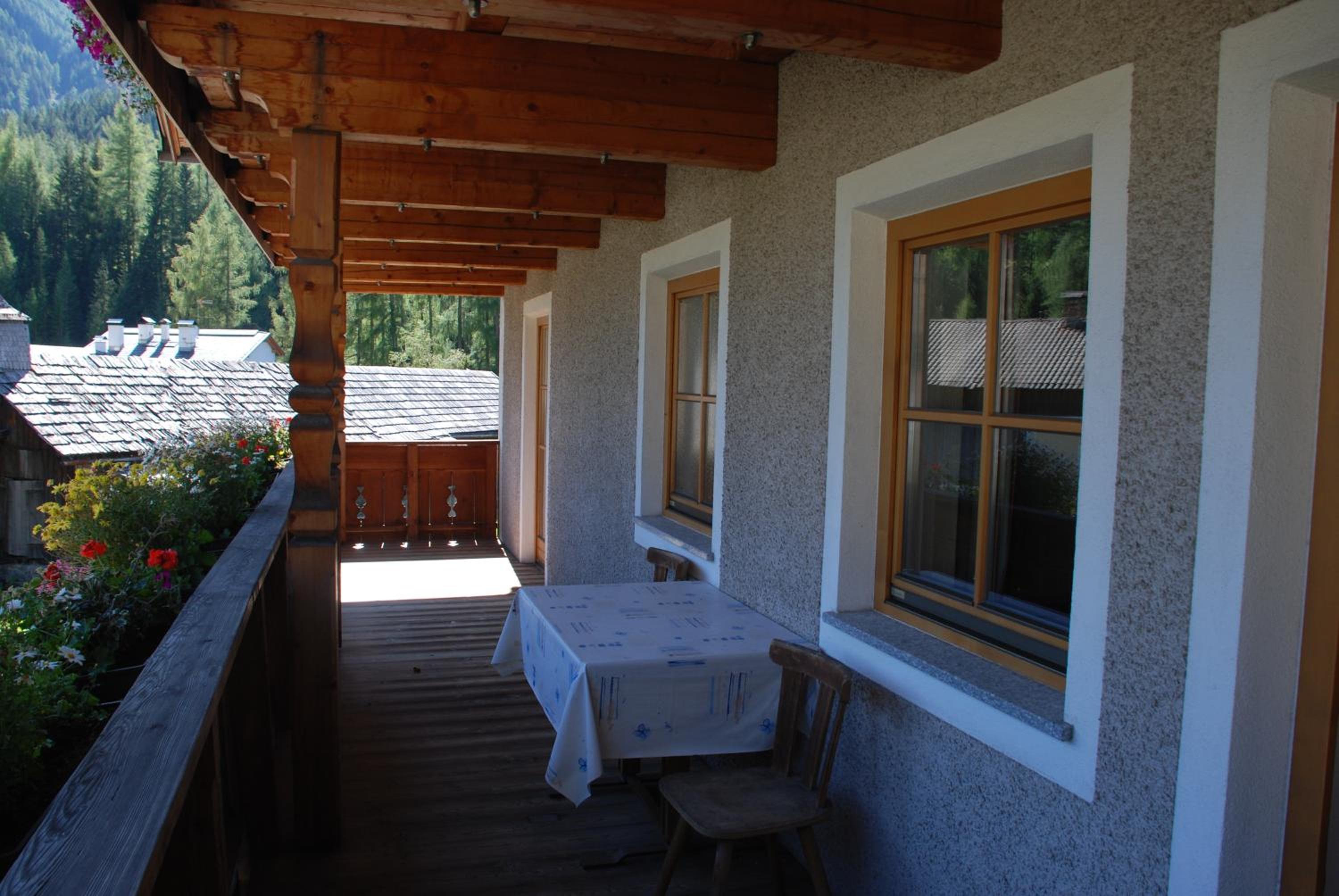 One-Bedroom Apartment with Mountain View photo 3