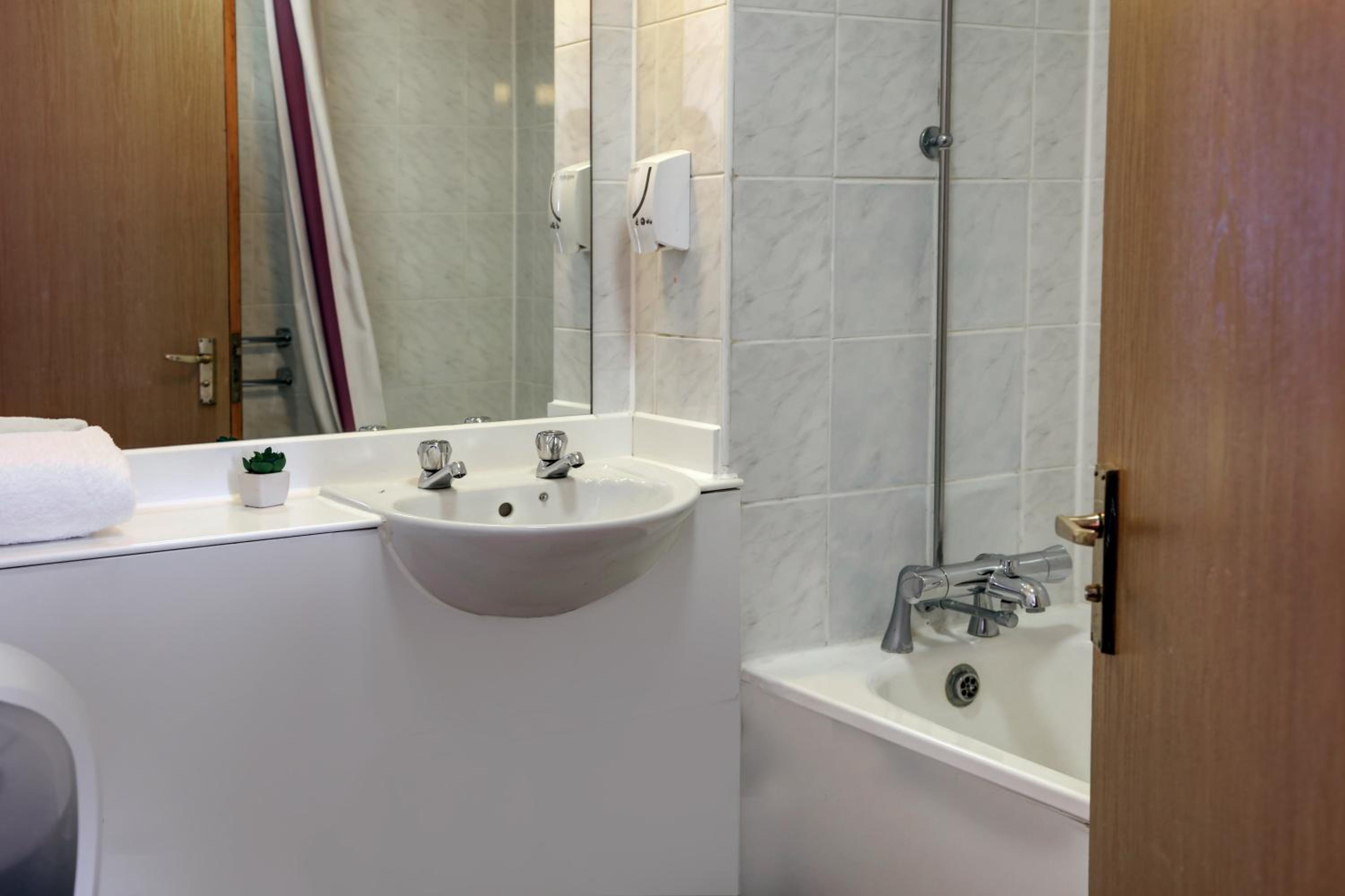 Family Double Room - Photo 4