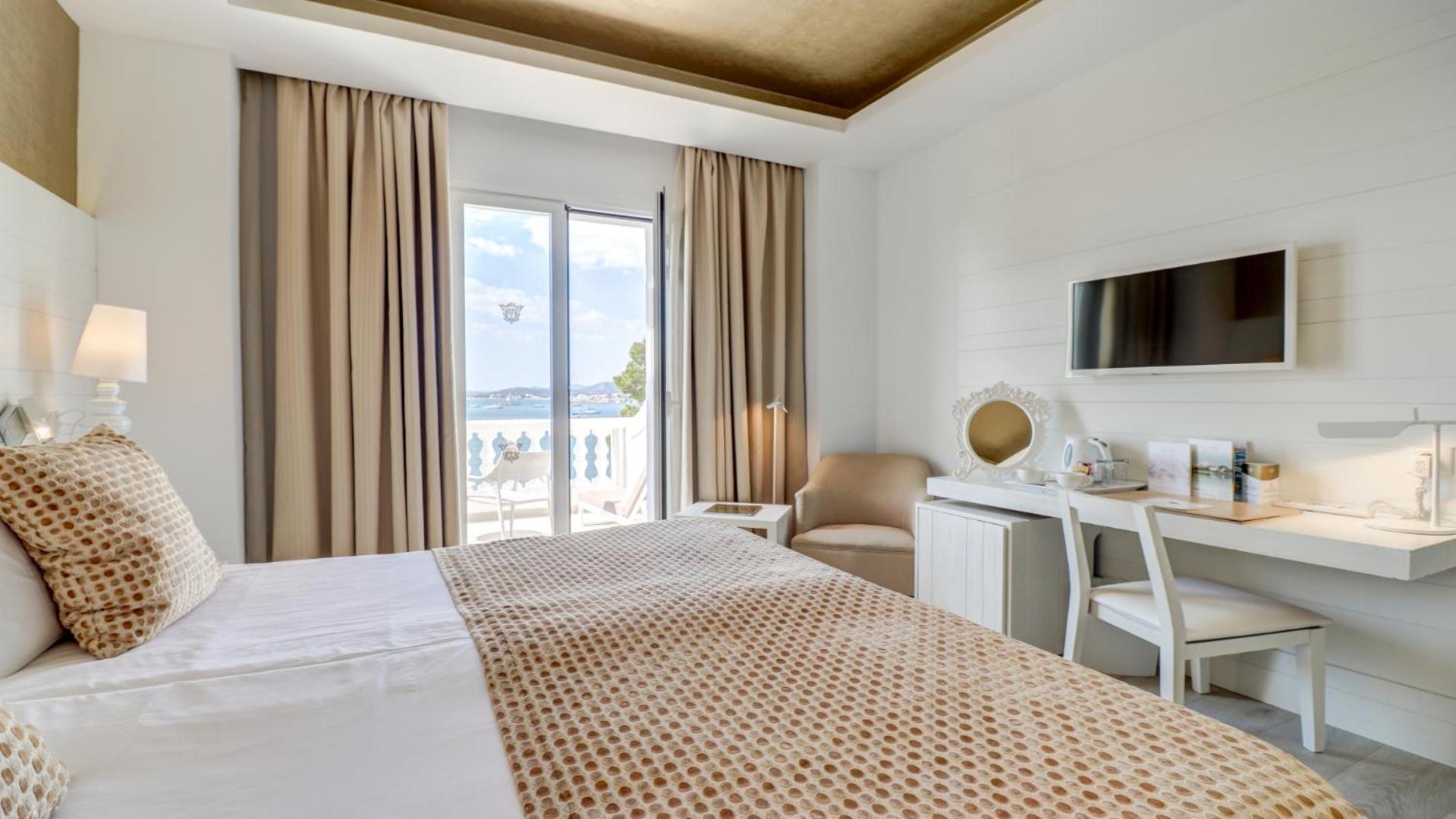 Double Room with Balcony and Sea View