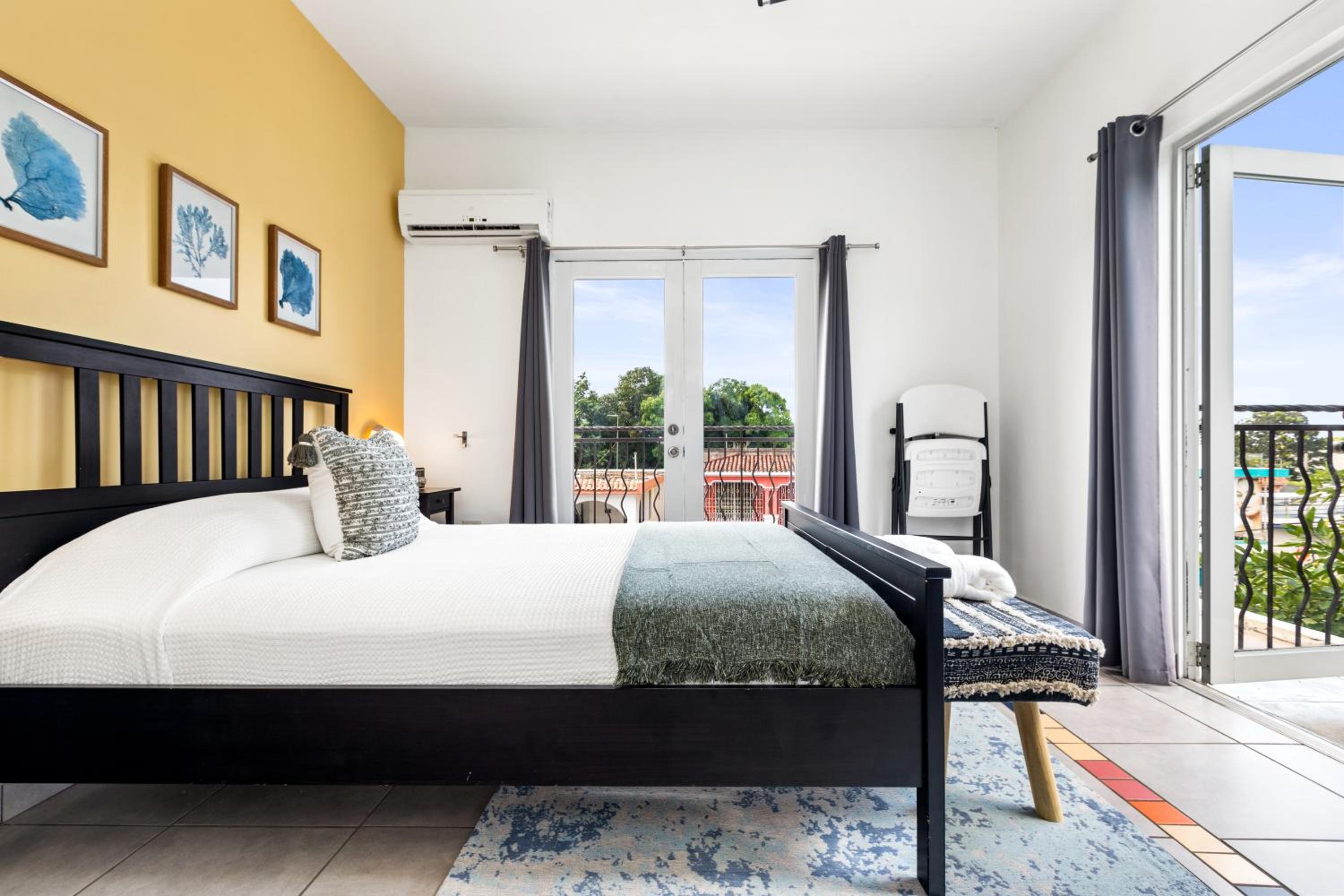 Deluxe Double Room with Balcony photo 3