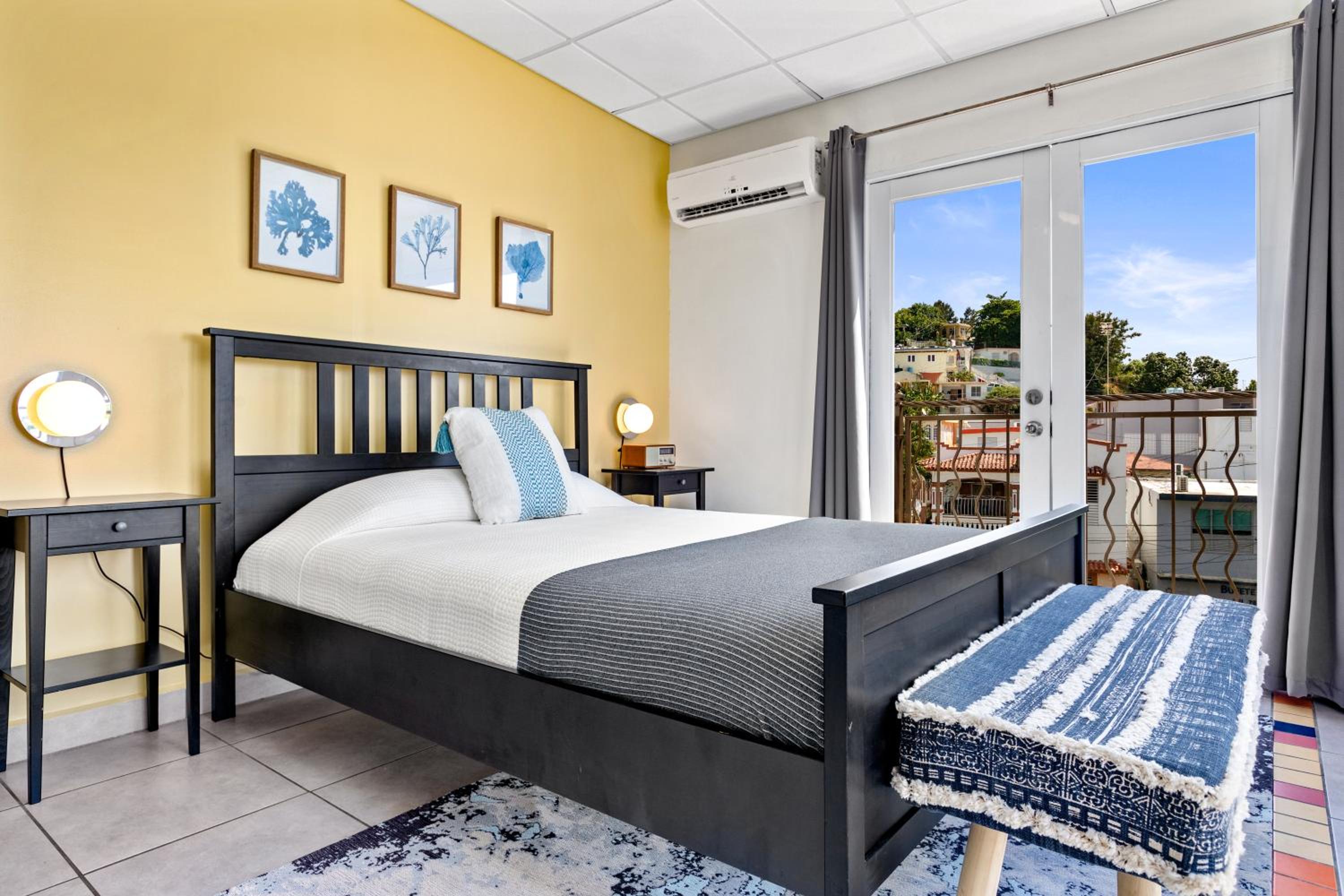 Superior Queen Room with City View photo 1