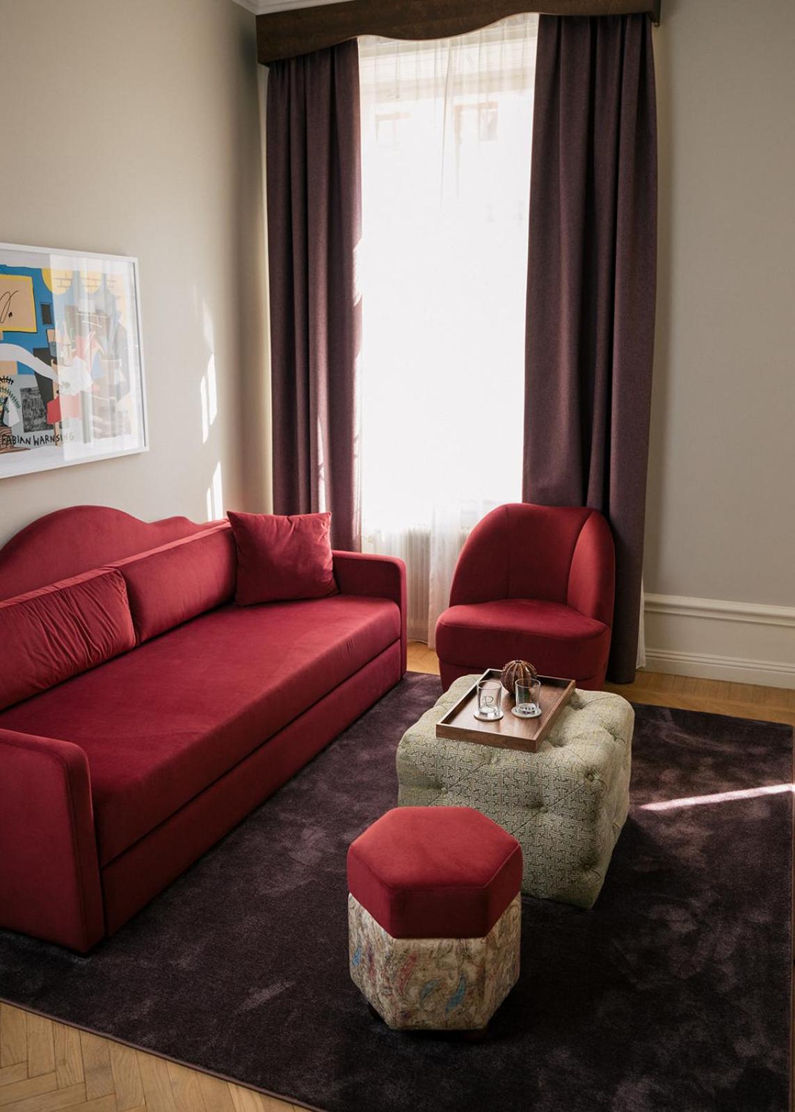 Deluxe King Room - Photo 12