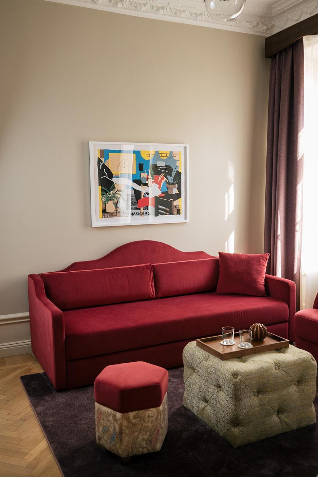 Deluxe King Room - Photo 13