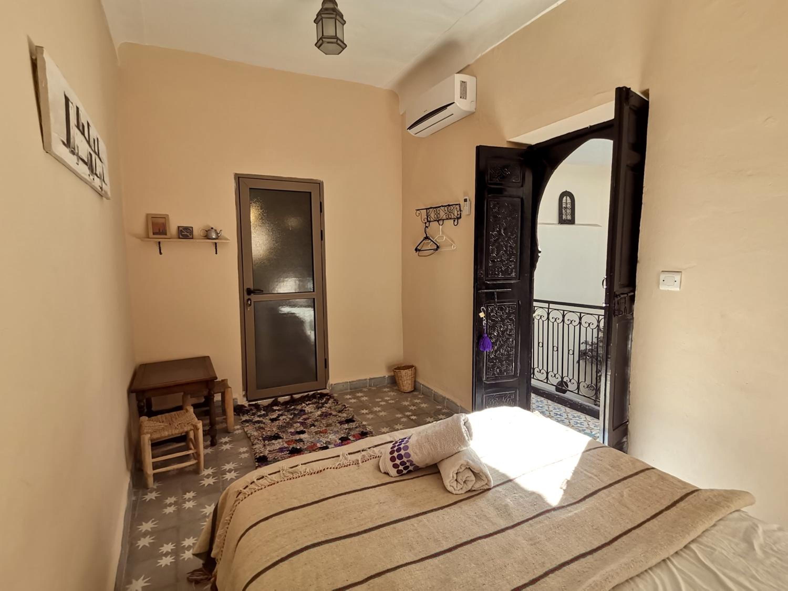 Double Room with Private Bathroom - Photo 6