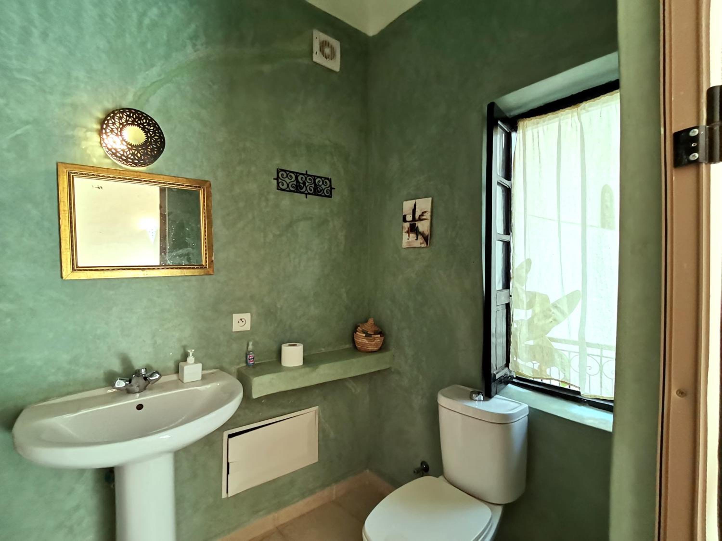 Double Room with Private Bathroom - Photo 7