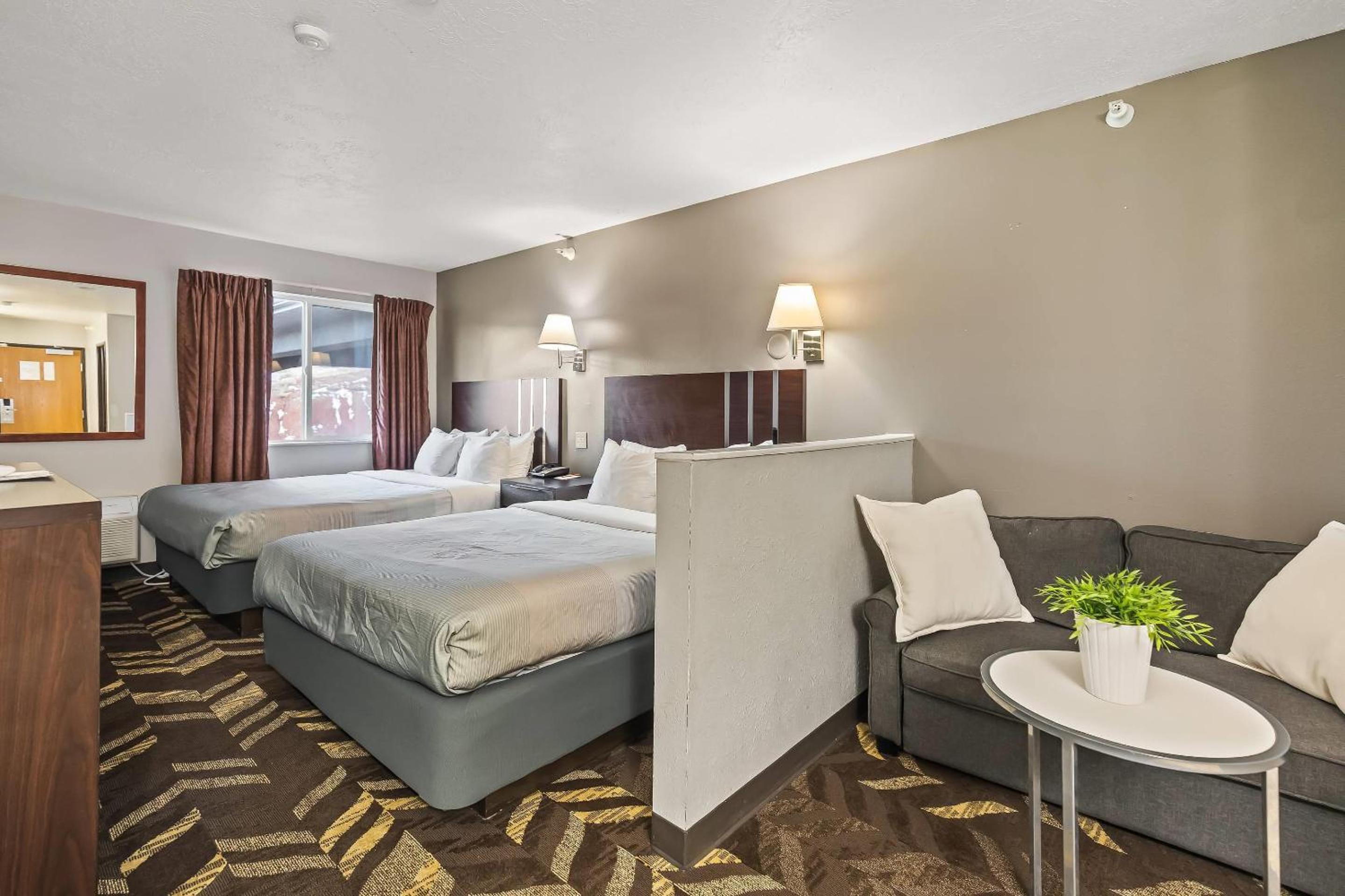 Queen Suite with Two Queen Beds - Non-Smoking