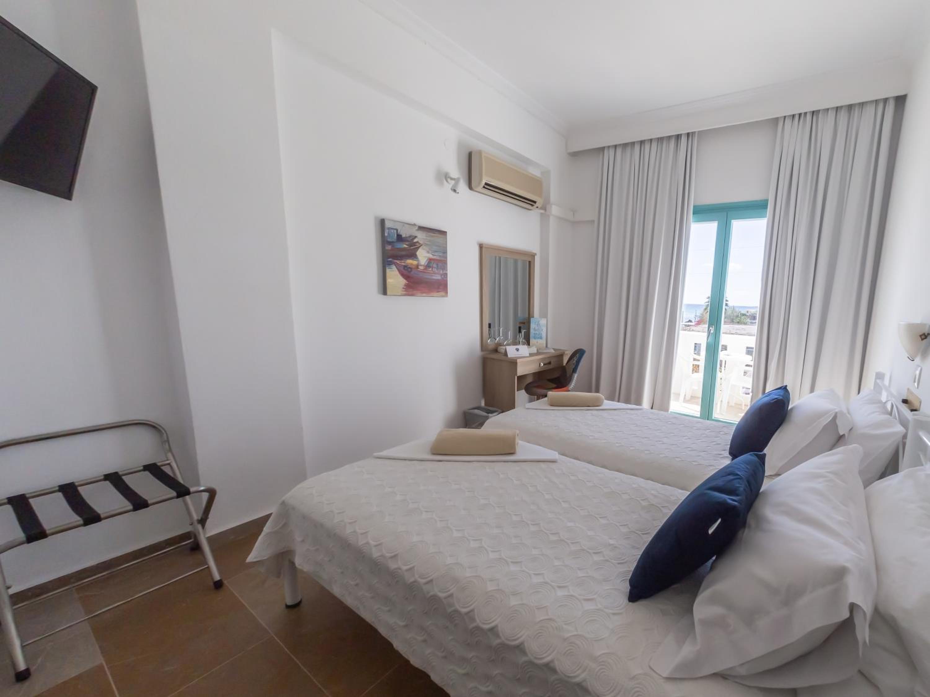 Standard Twin Room photo 2