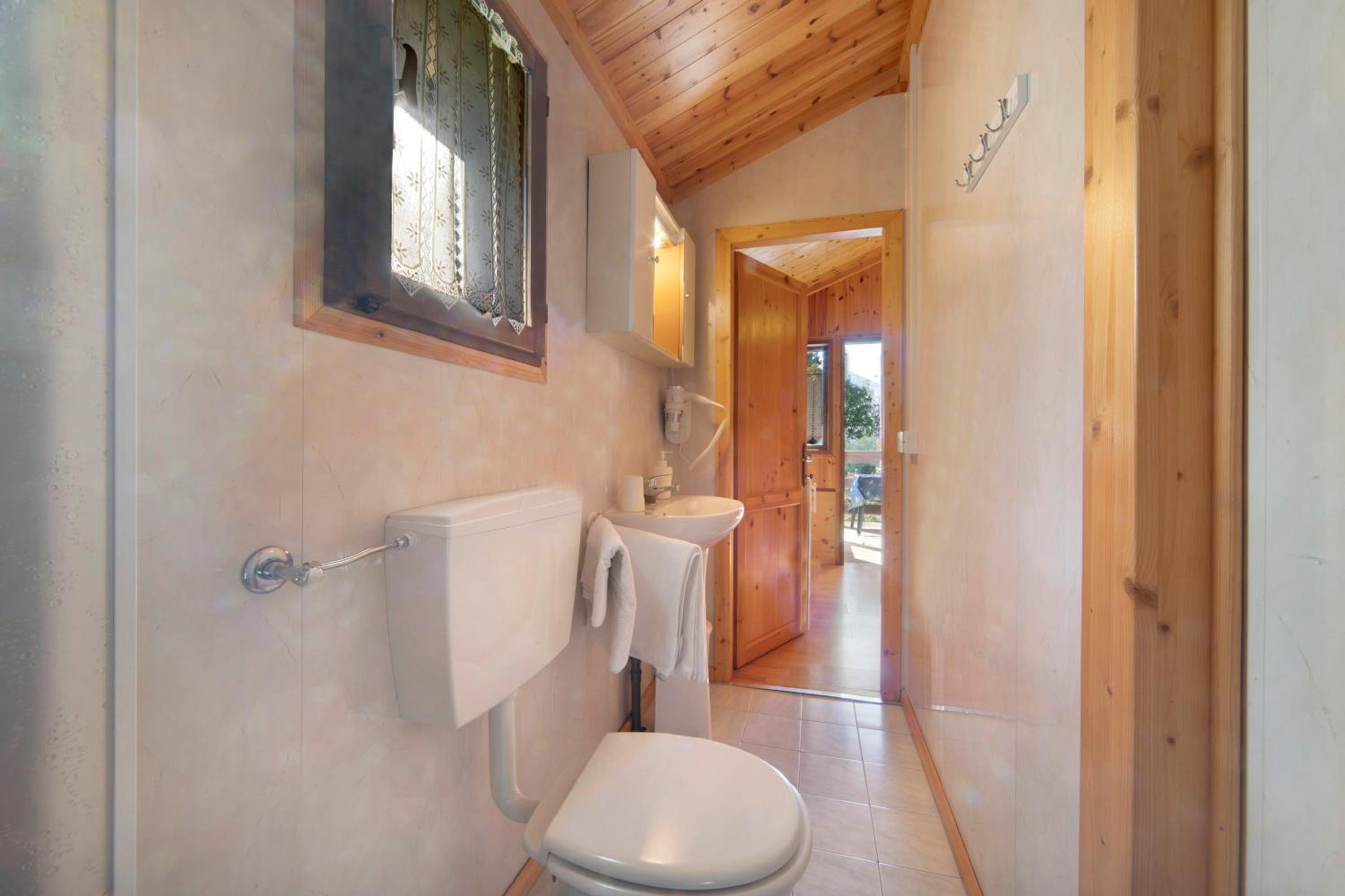 Two-Bedroom House - Photo 10
