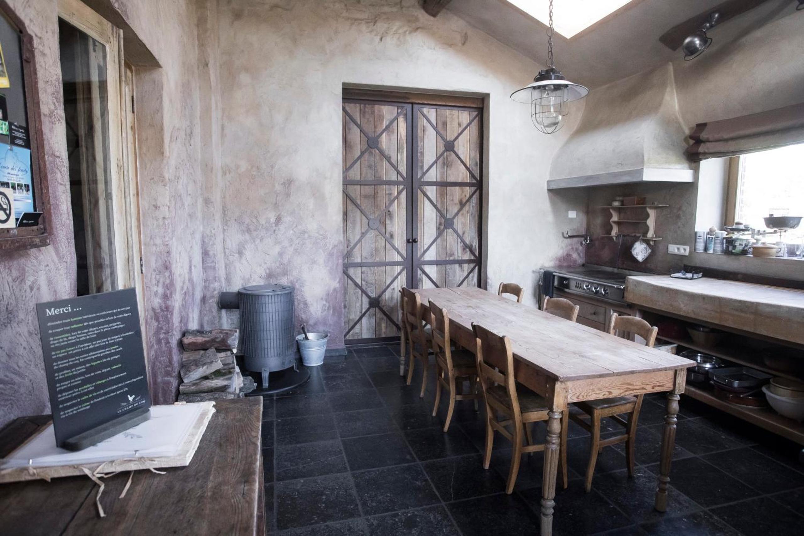 Six-Bedroom House photo 1