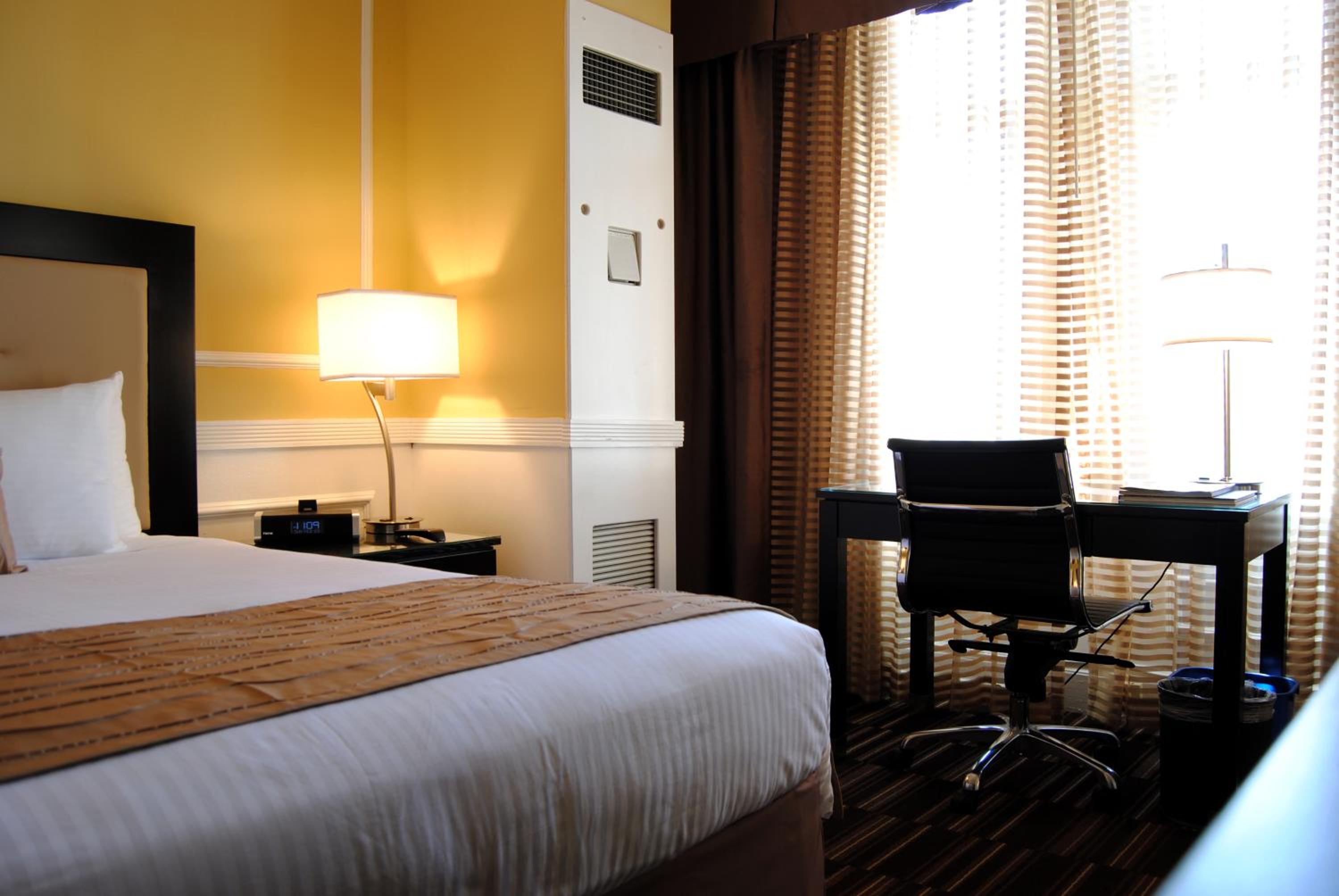 Deluxe Double Room with Two Double Beds - Photo 4