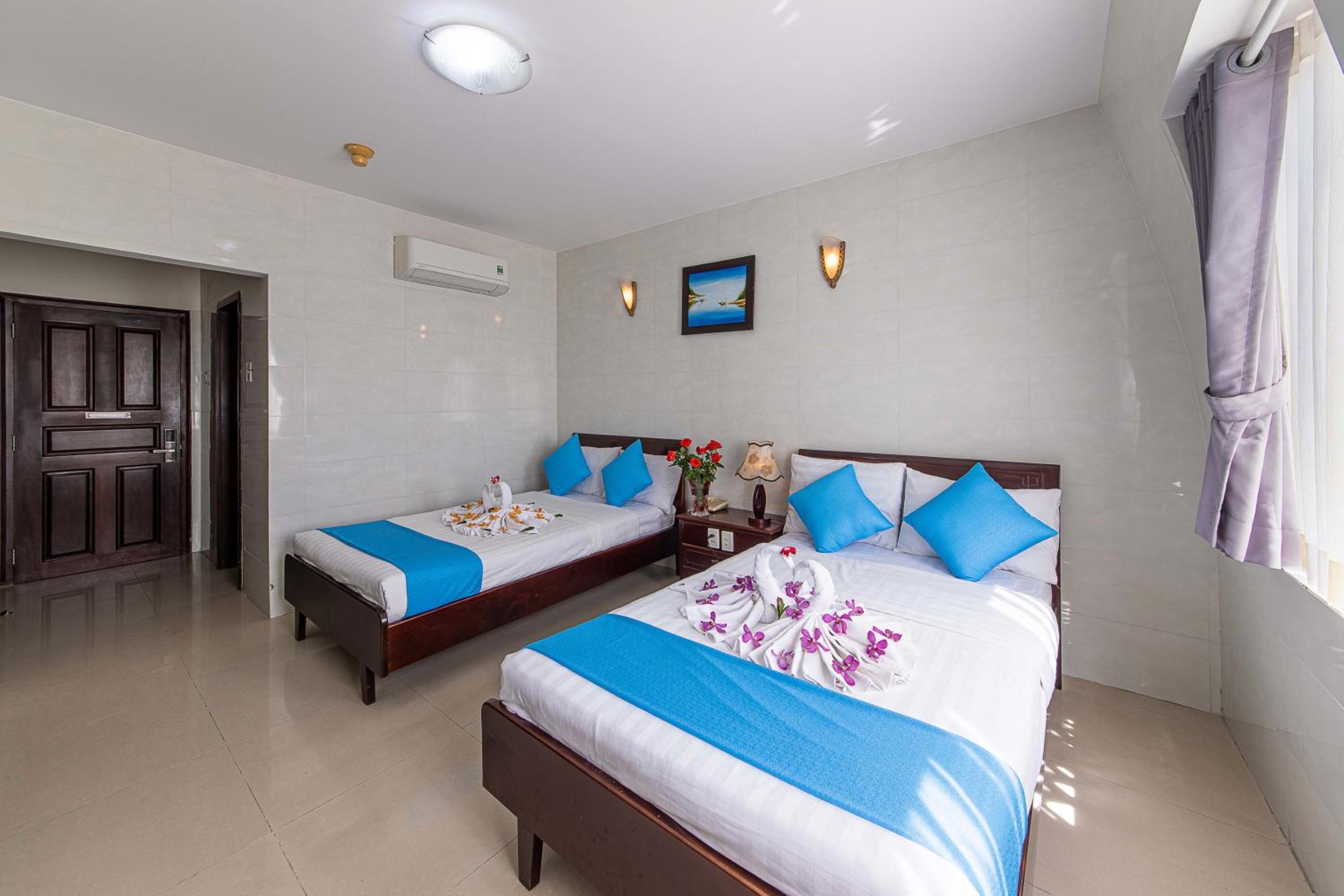 Twin Room - Photo 11