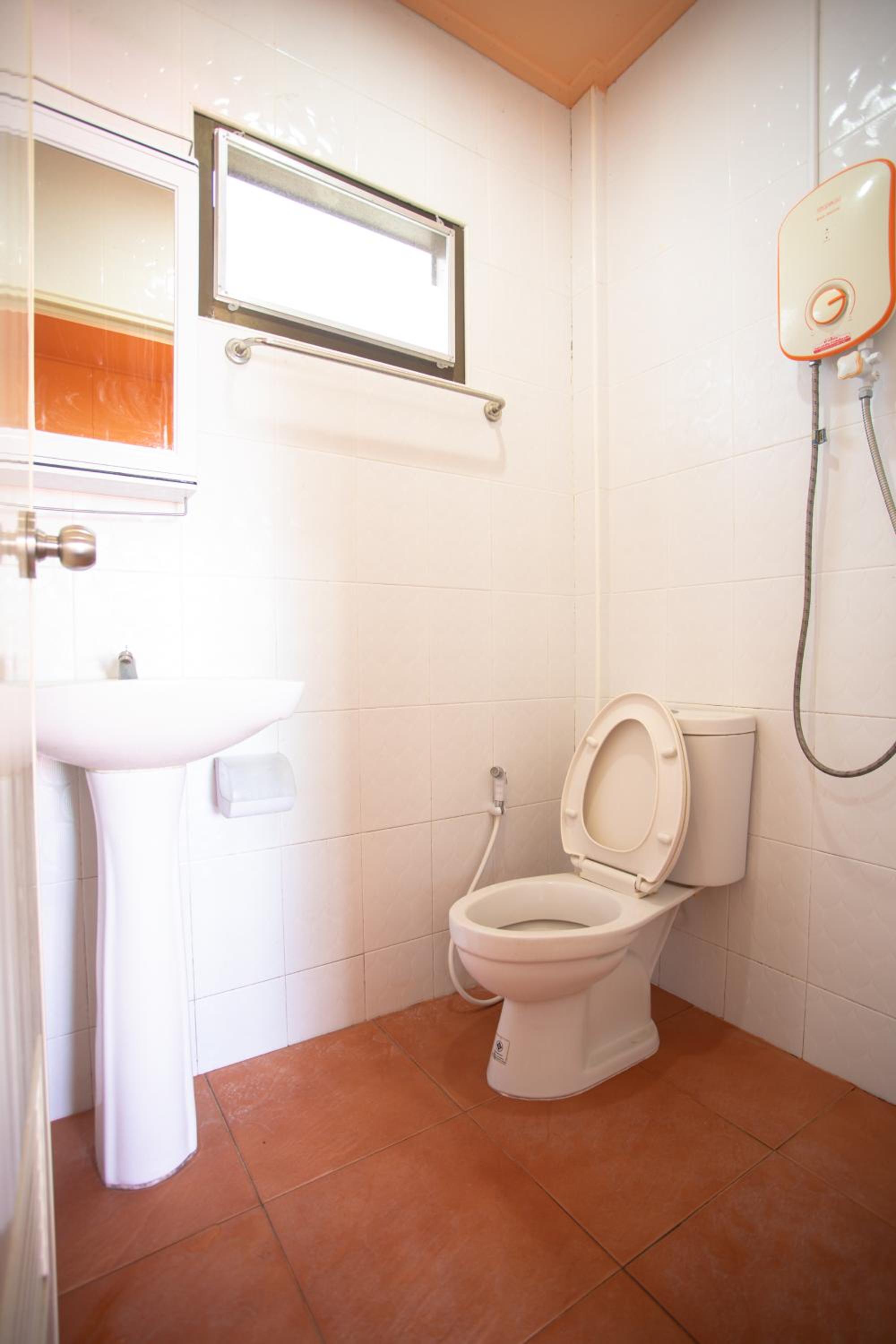 Standard Queen Room - Photo 15