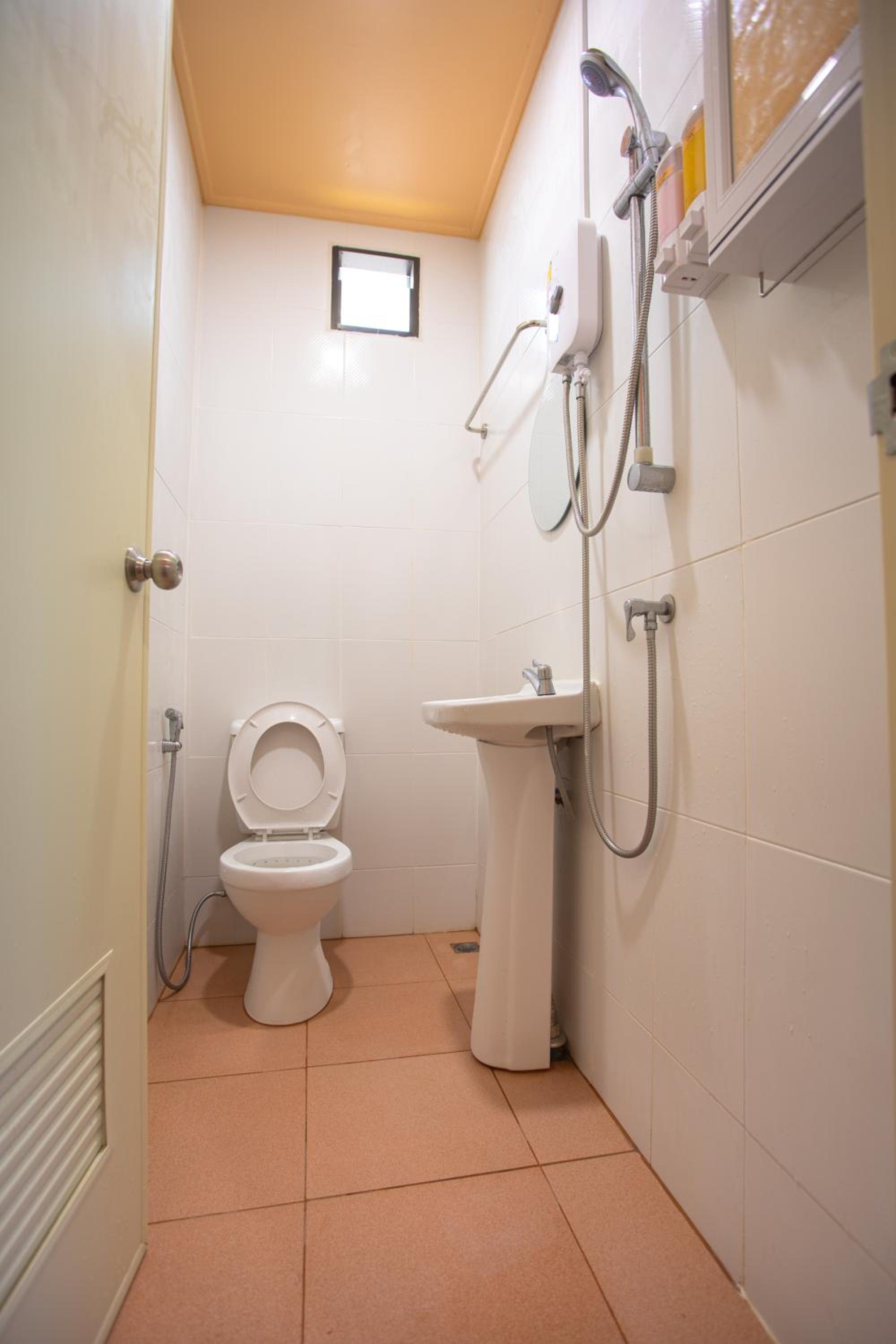 Standard Queen Room - Photo 27