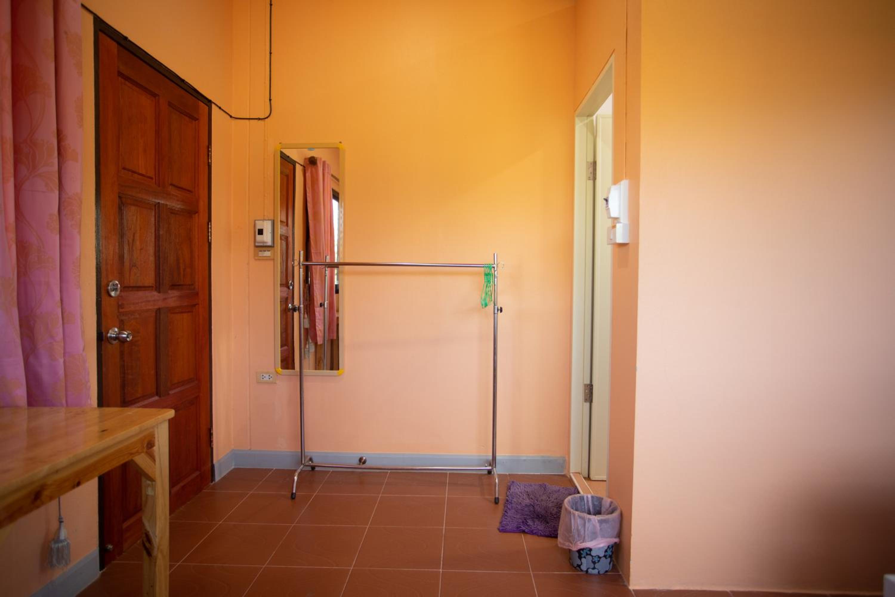 Standard Queen Room - Photo 26