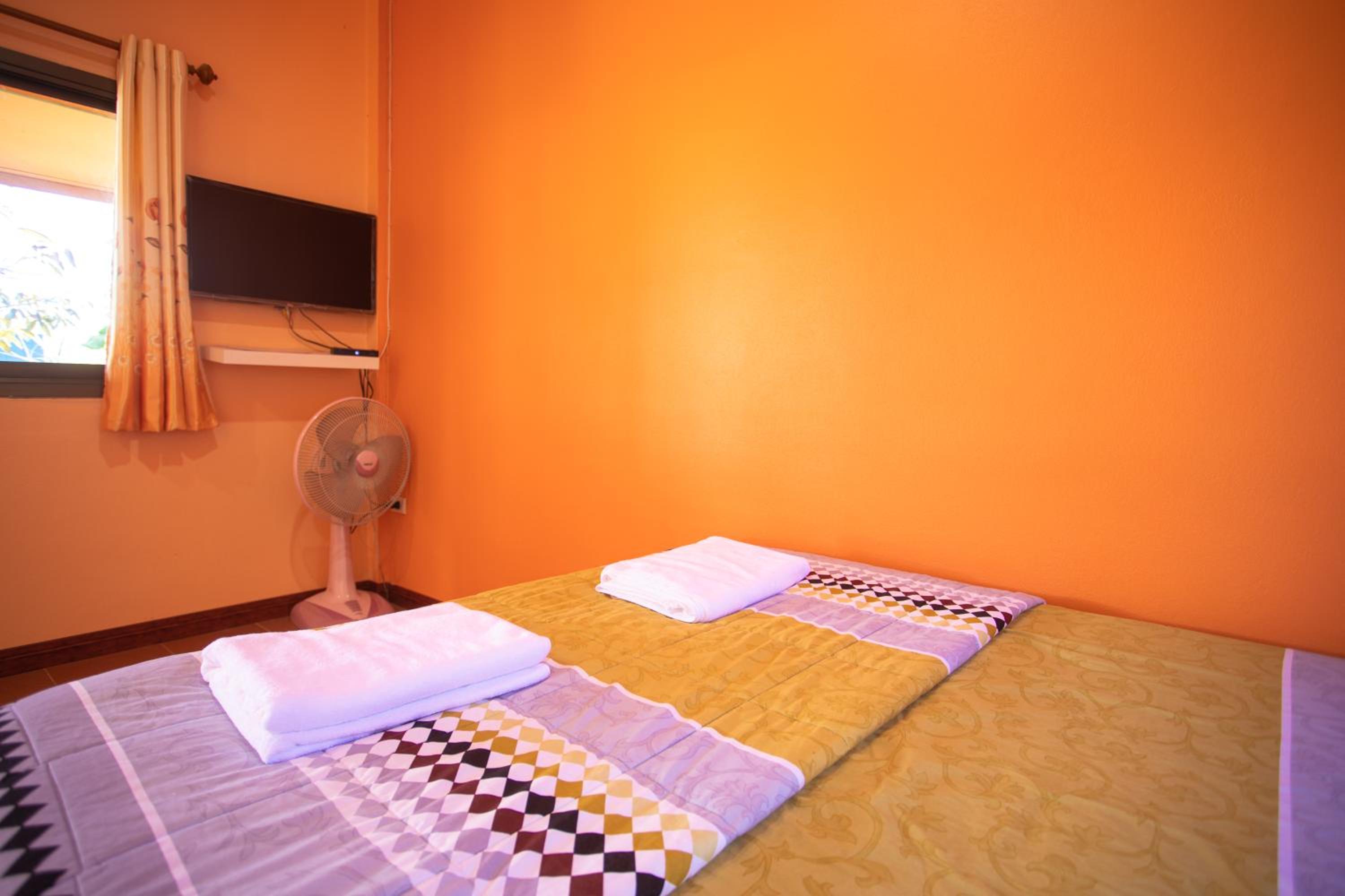 Standard Queen Room - Photo 17