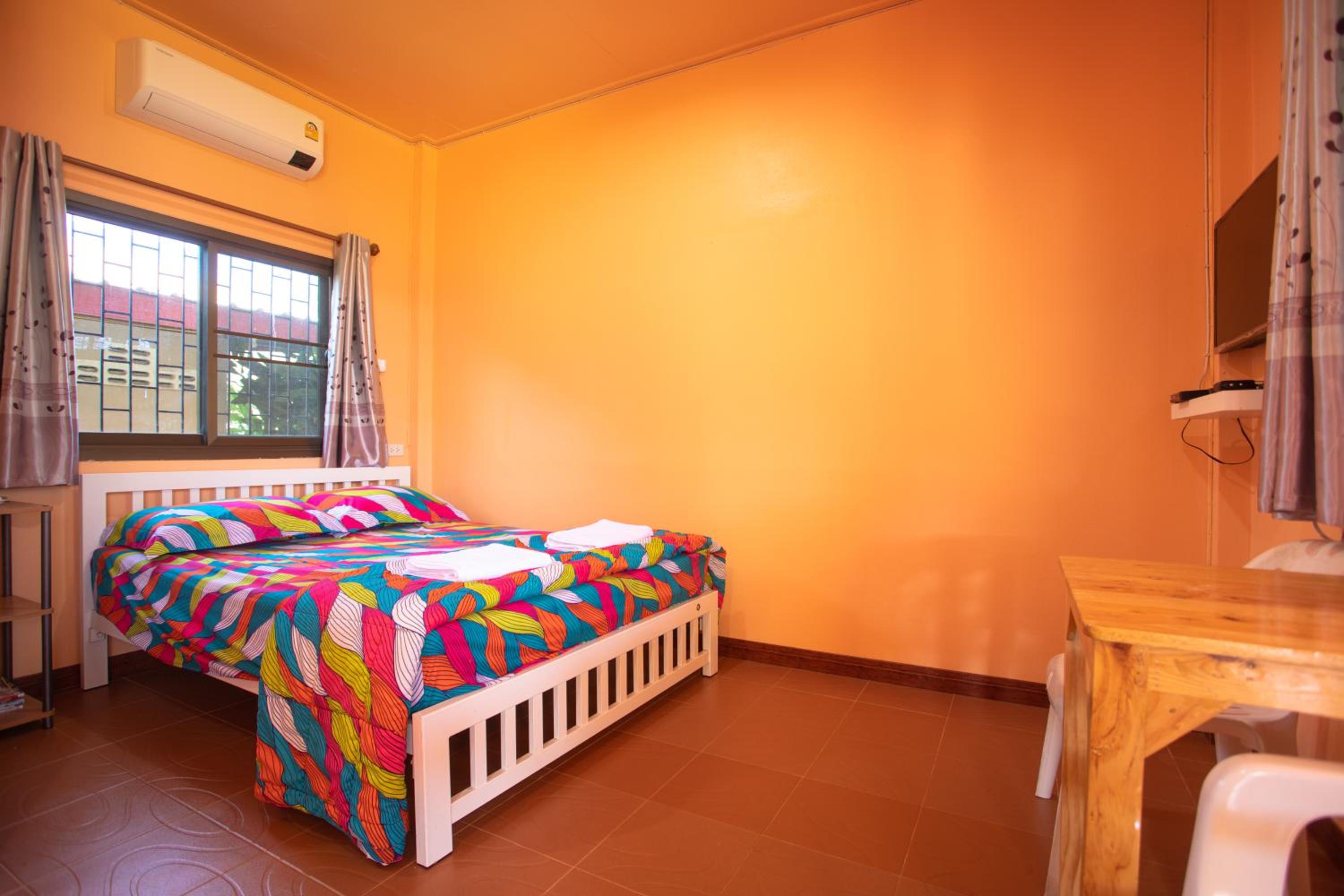 Standard Queen Room - Photo 12