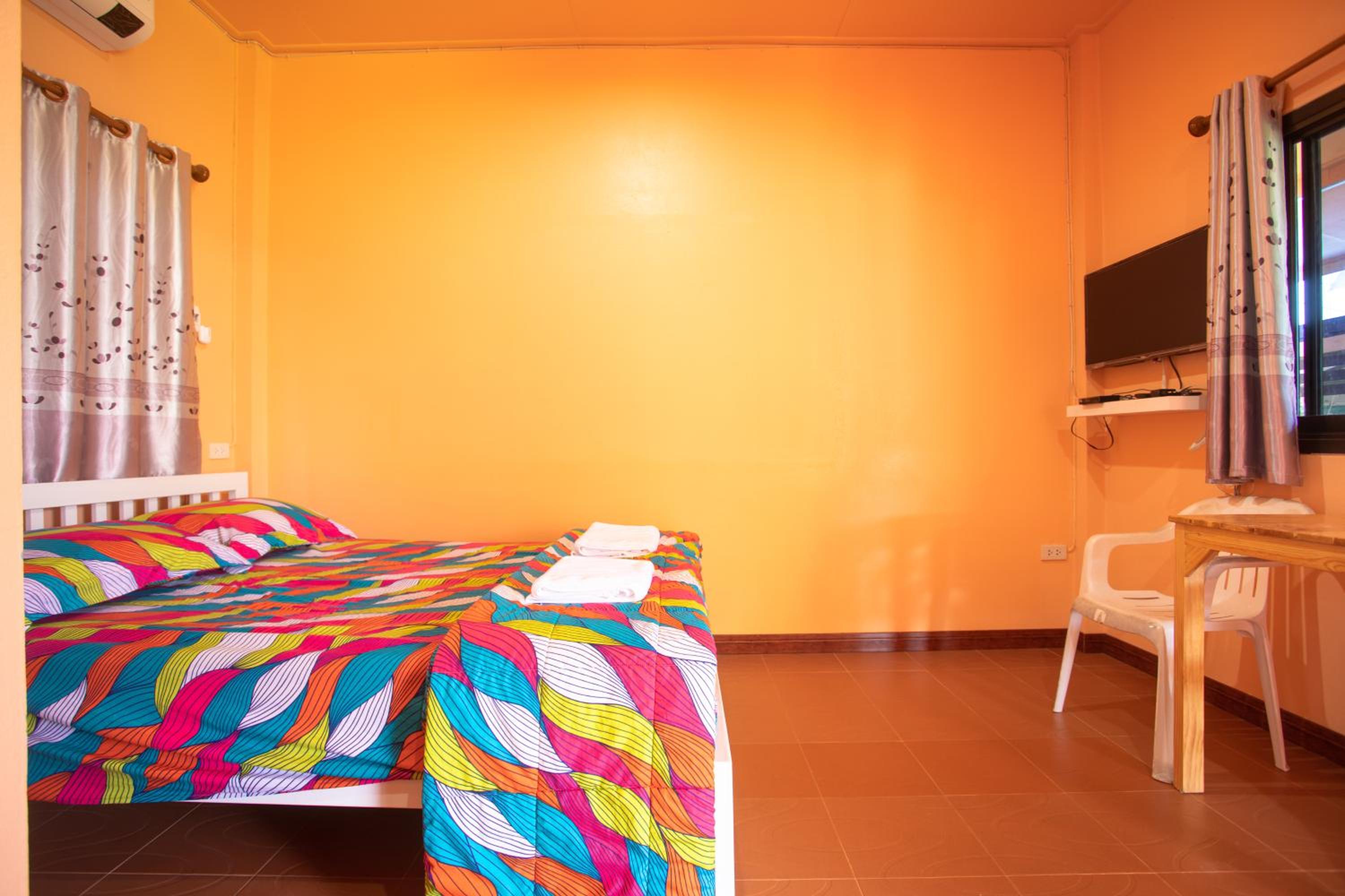 Standard Queen Room - Photo 10