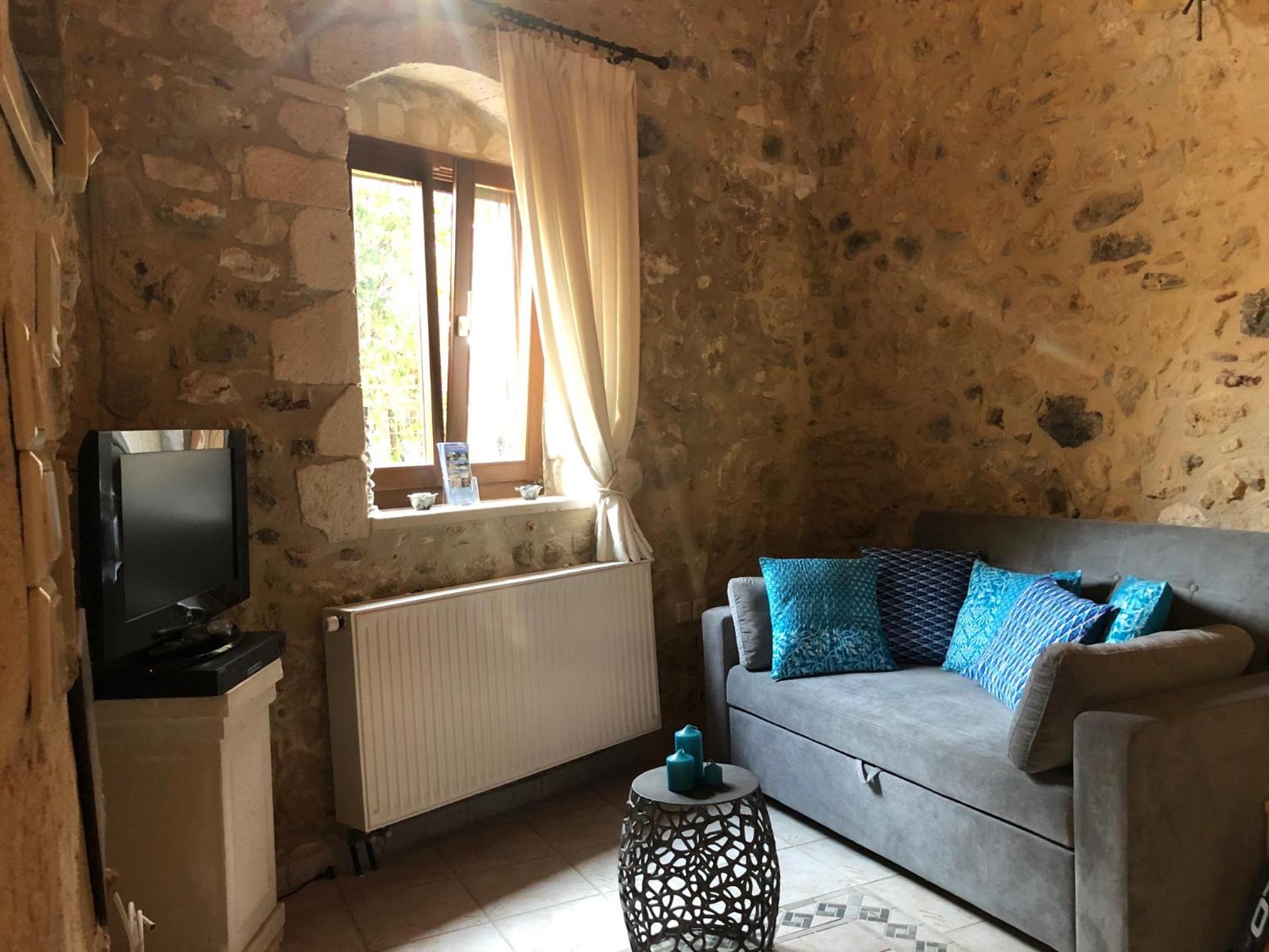 One-Bedroom House photo 1