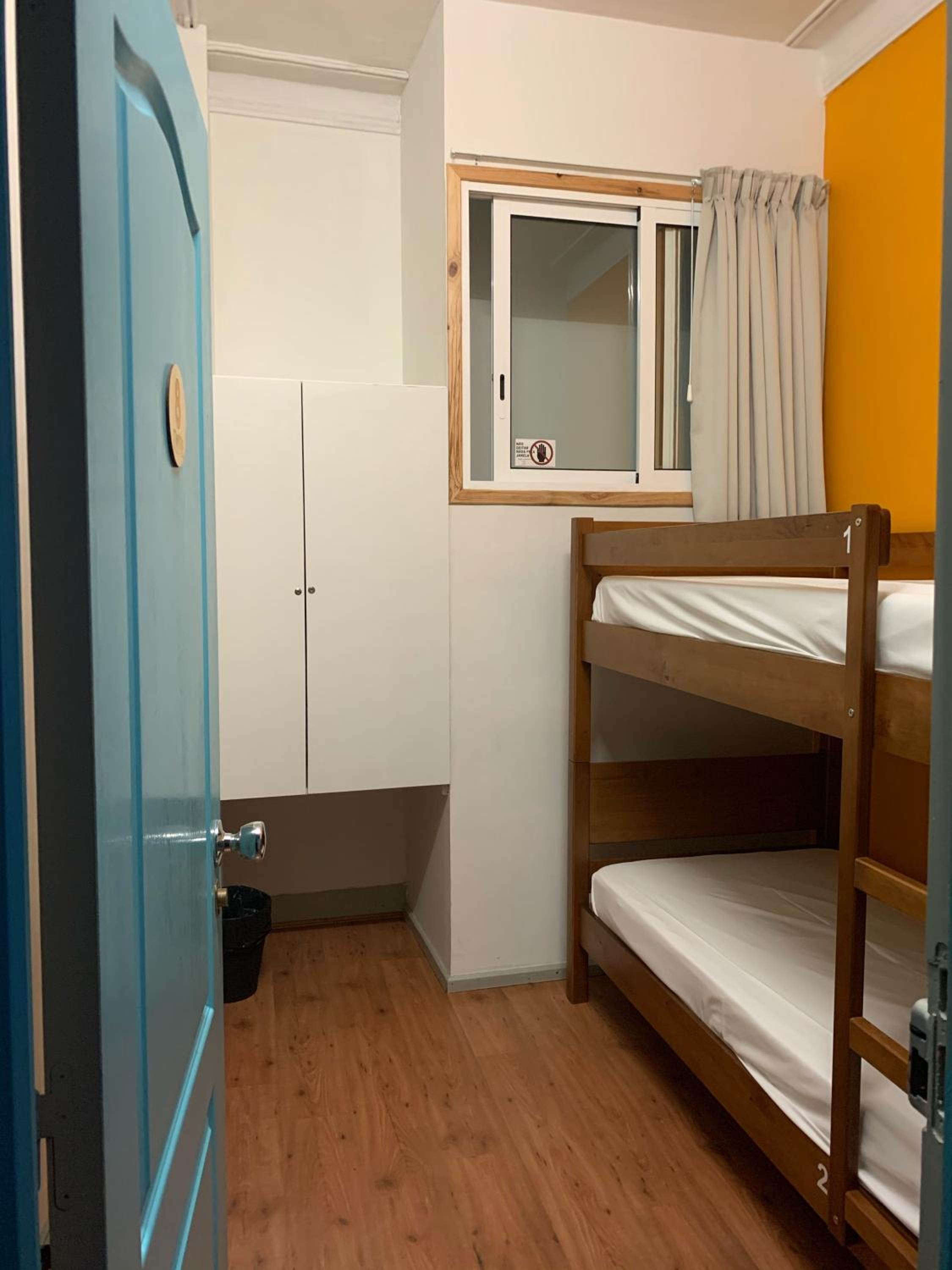 Small Twin Room - Photo 2