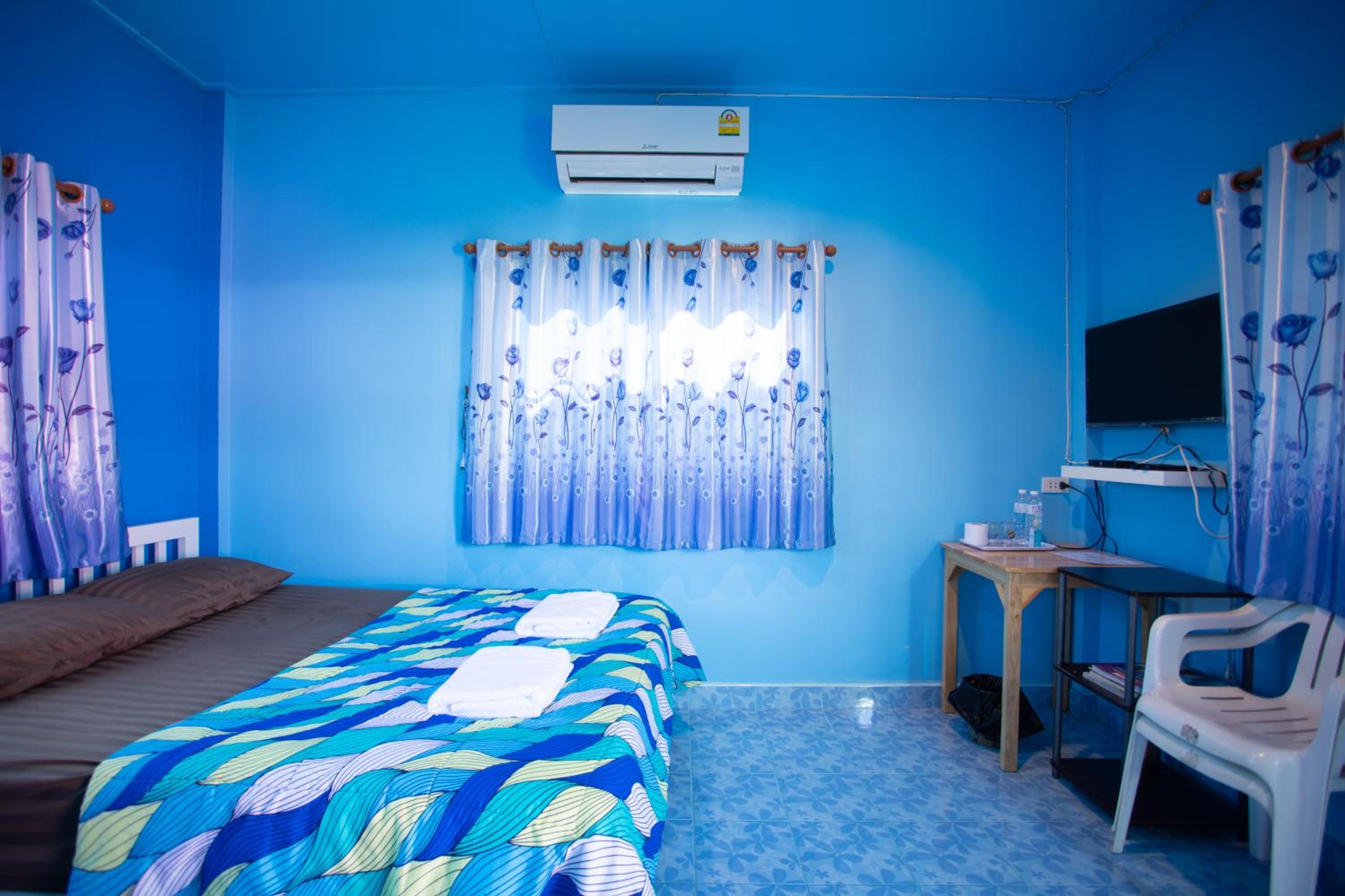 Deluxe Queen Room - Photo 14