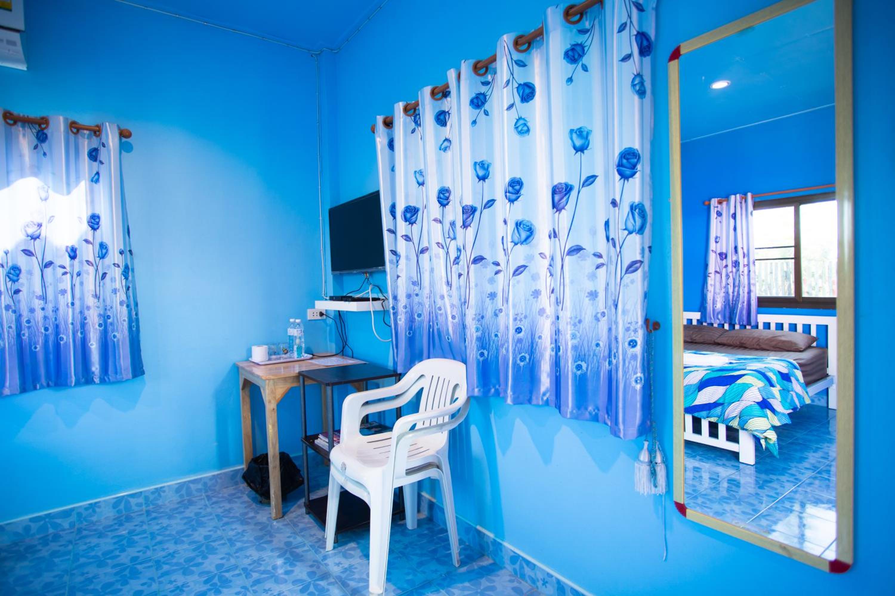 Deluxe Queen Room - Photo 15