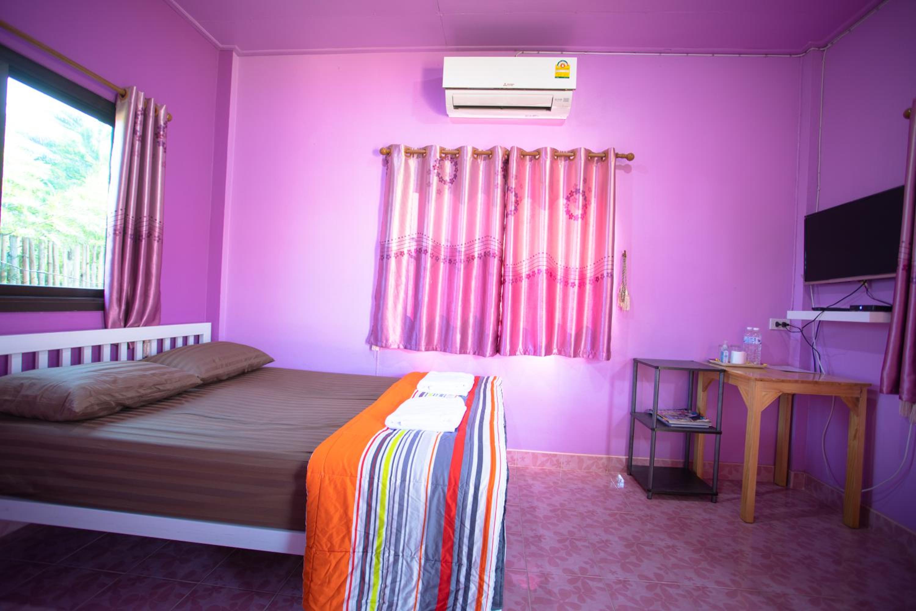 Deluxe Queen Room - Photo 19