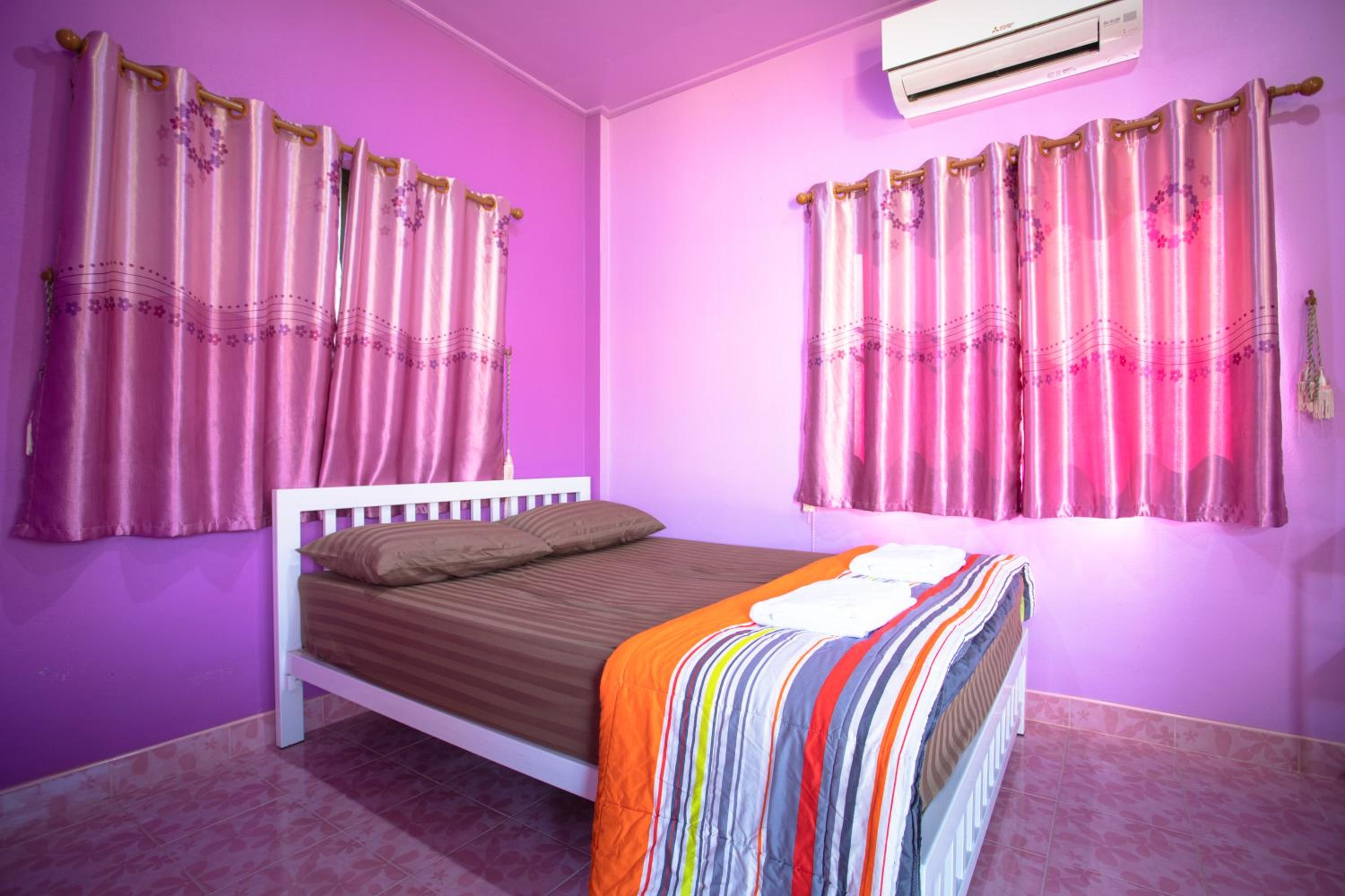 Deluxe Queen Room - Photo 20
