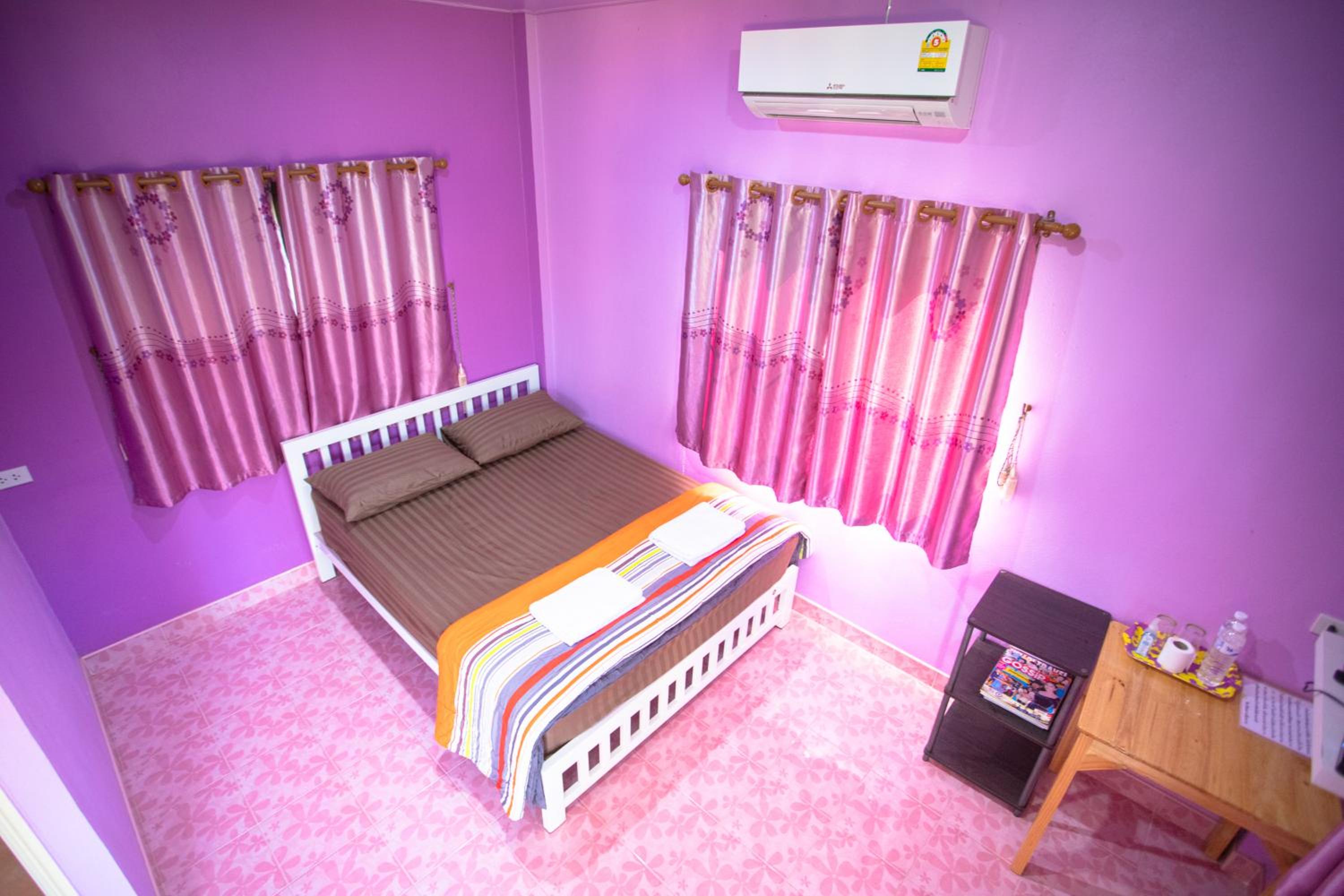 Deluxe Queen Room - Photo 18