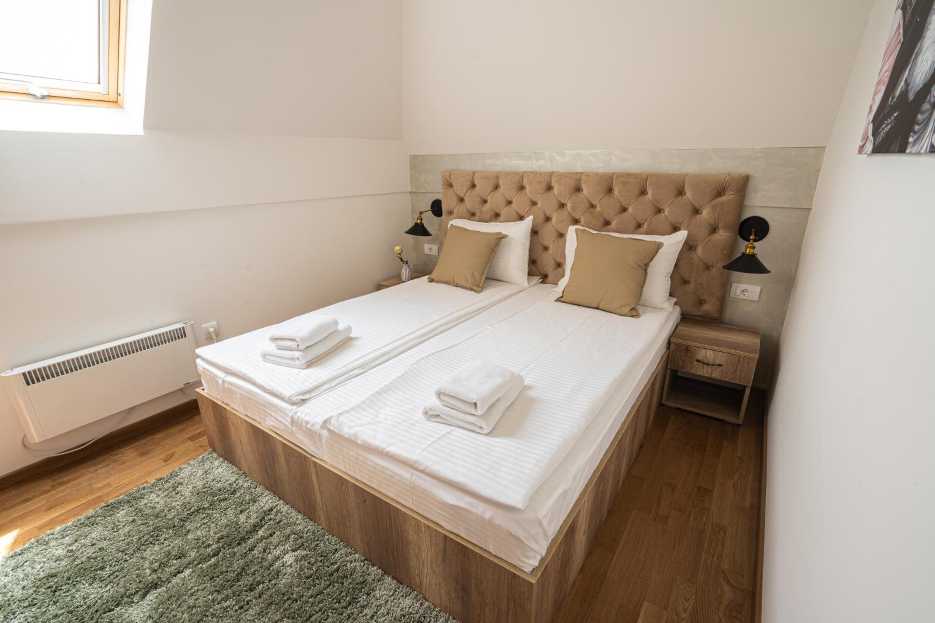 Deluxe Queen Suite - Photo 28