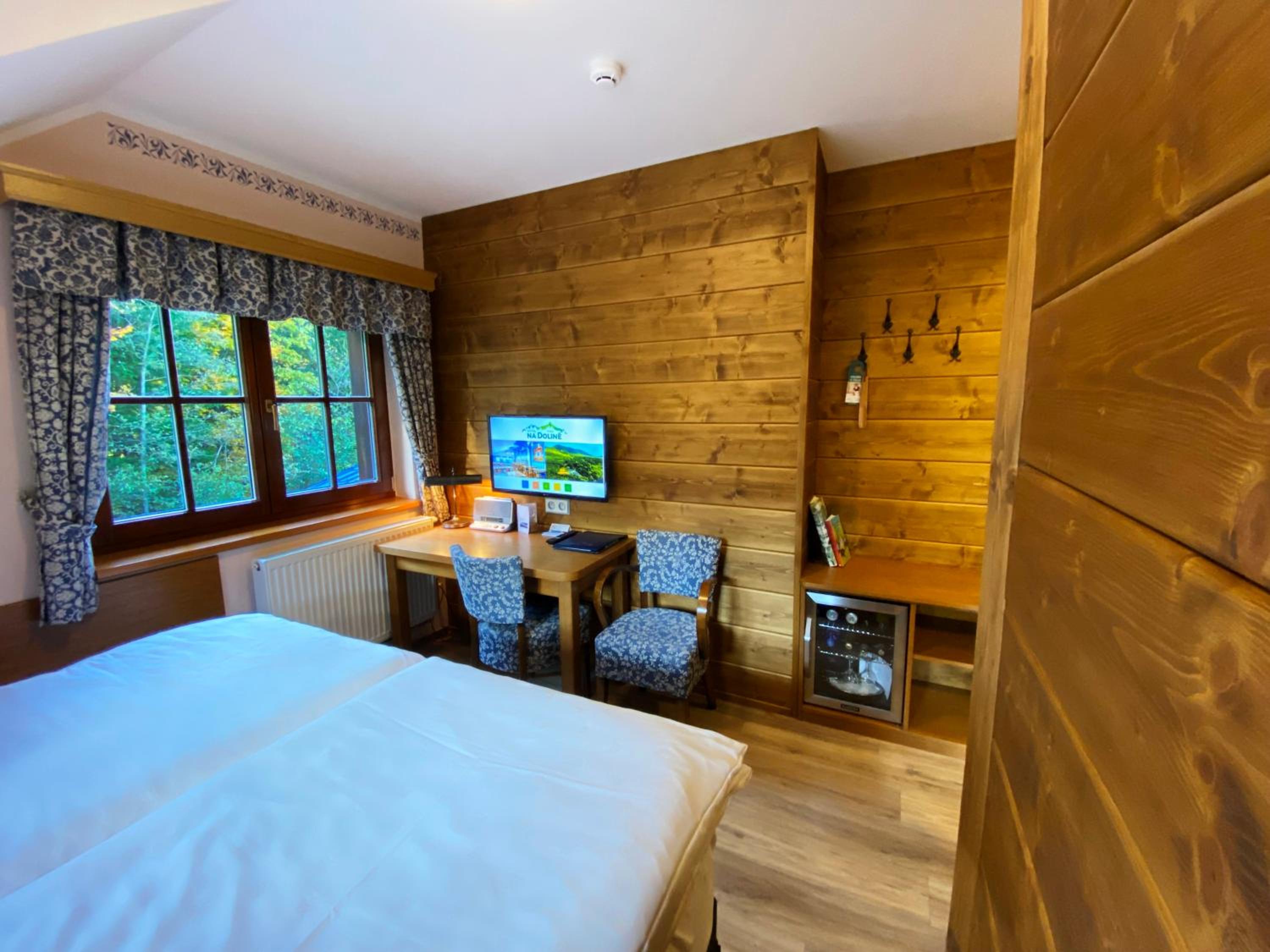 Double or Twin Room with Balcony - Photo 4