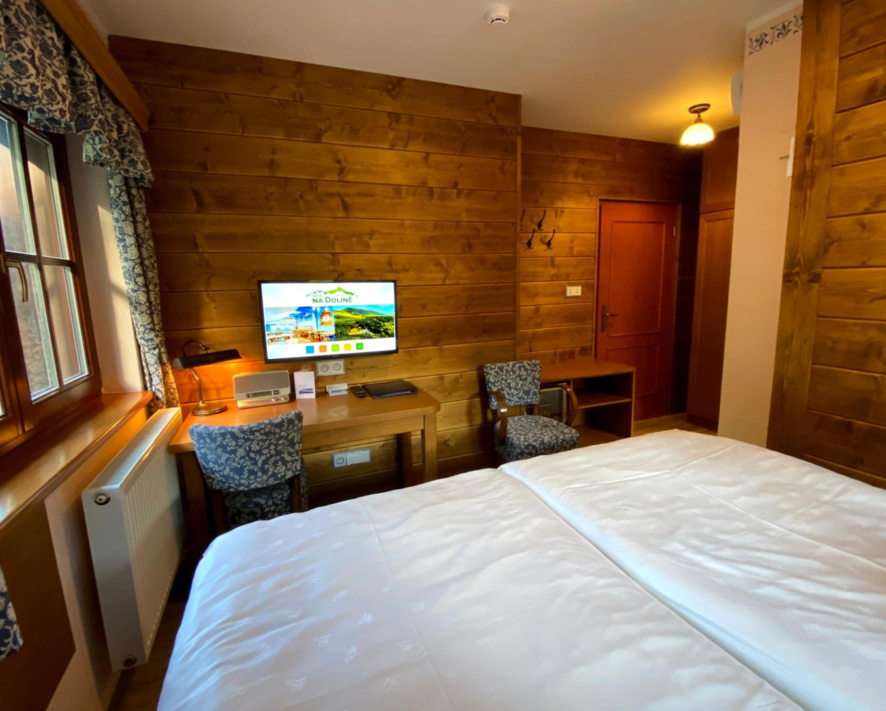 Double or Twin Room with Balcony - Photo 2