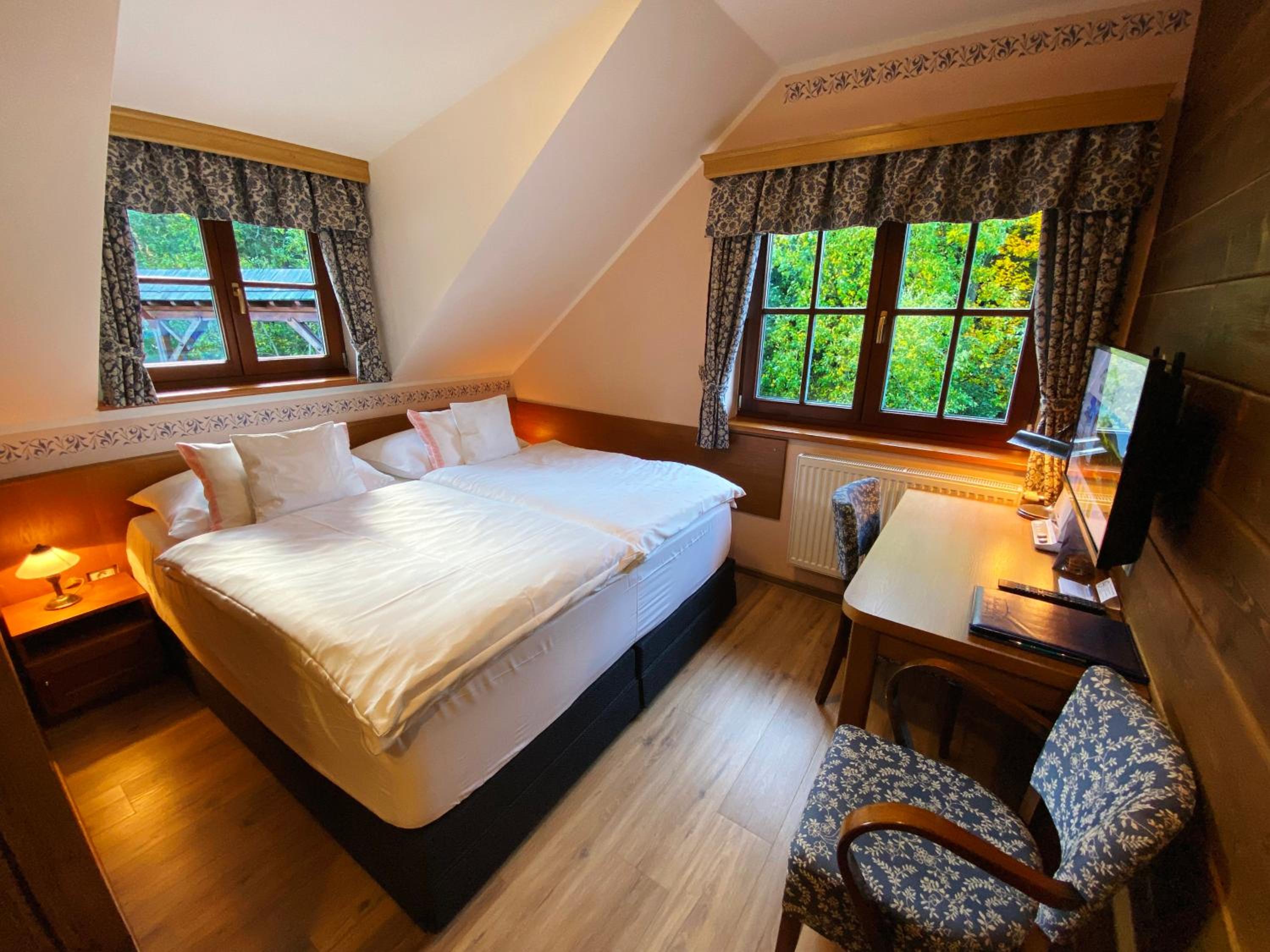 Double or Twin Room with Balcony - Photo 1