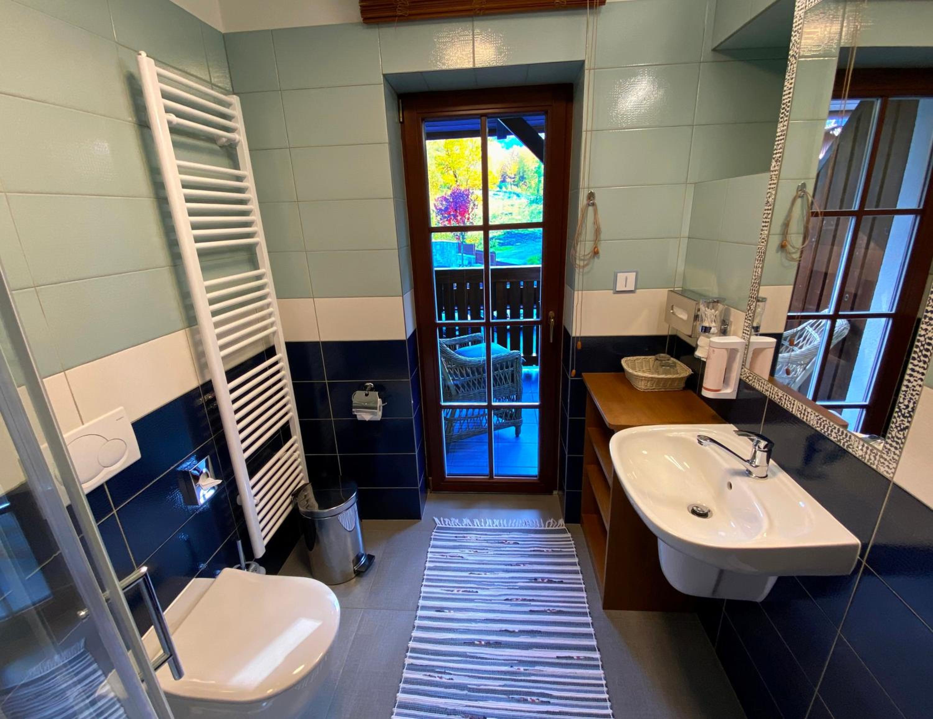 Double or Twin Room with Balcony - Photo 5