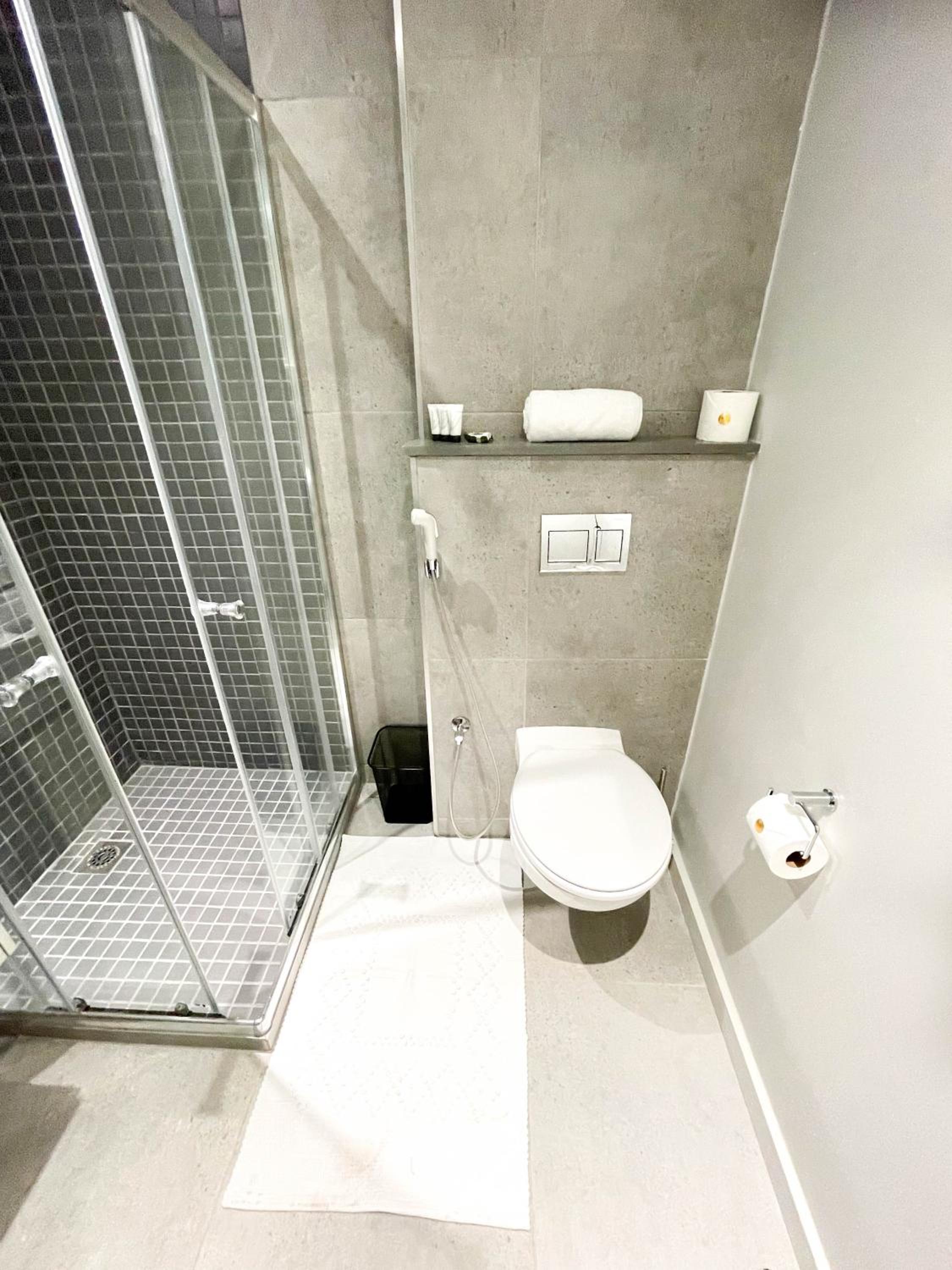 One-Bedroom Apartment - Photo 4