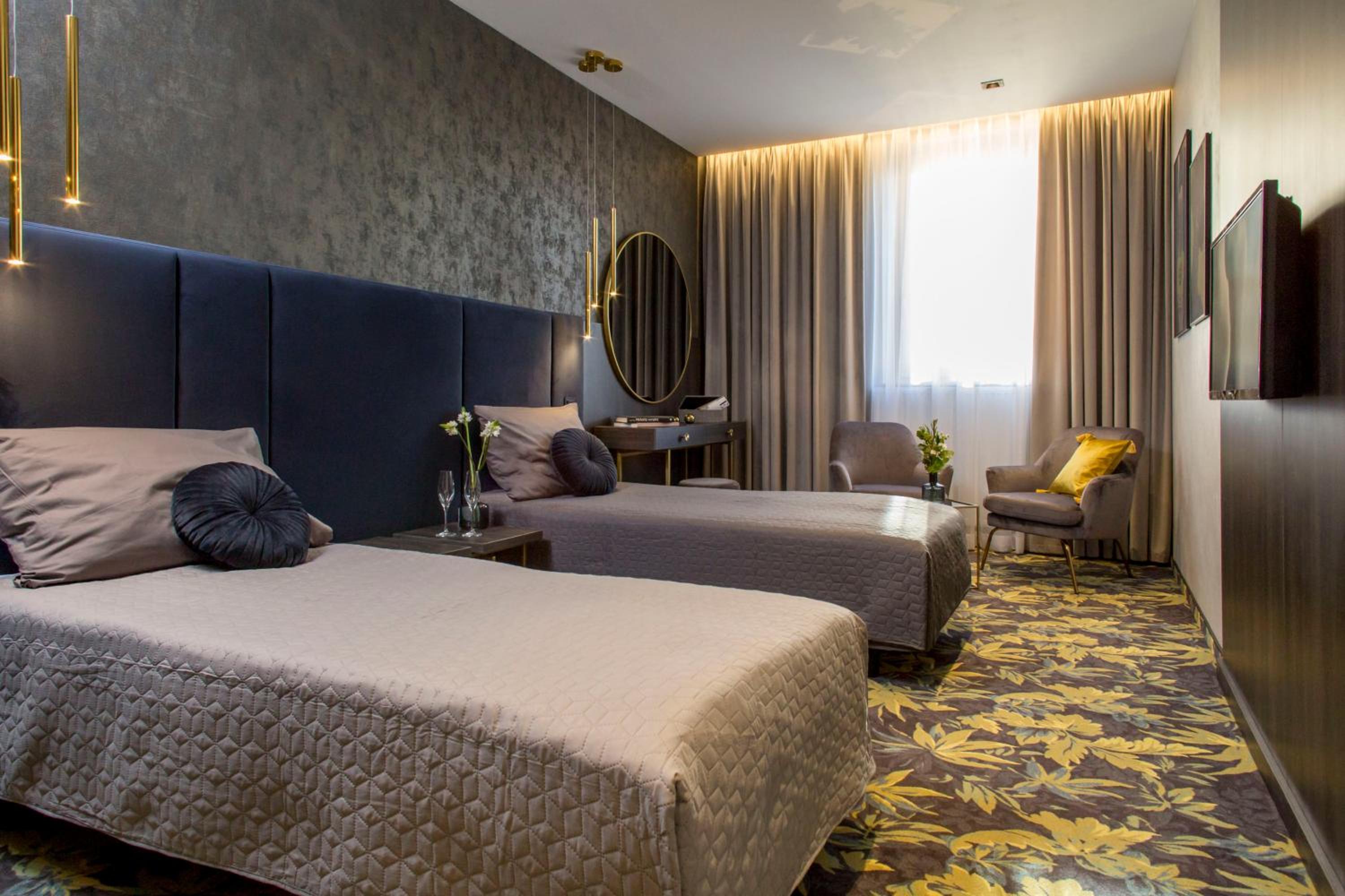Deluxe Double or Twin Room - Photo 6