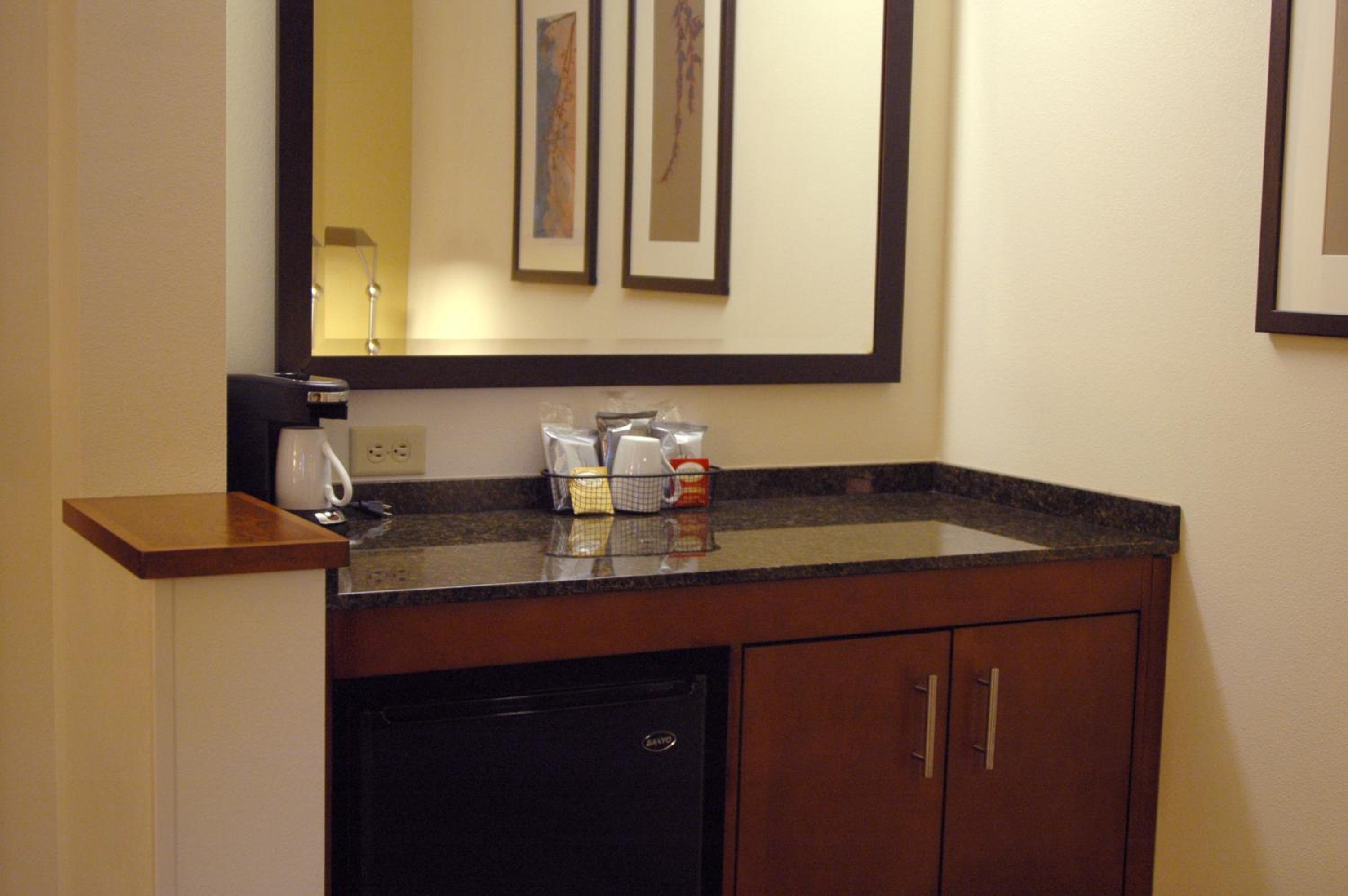 King Room with Sofa Bed - High Floor - Photo 8