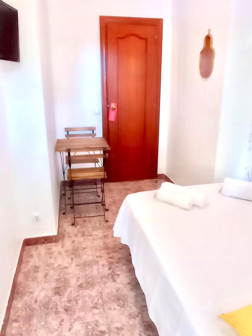 Economy Double Room photo 2