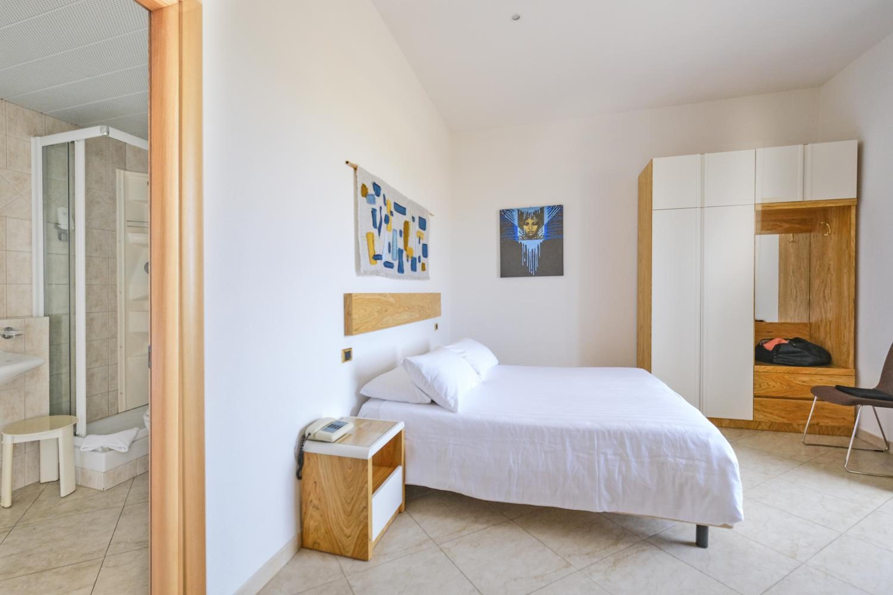 Standard Double Room photo 3