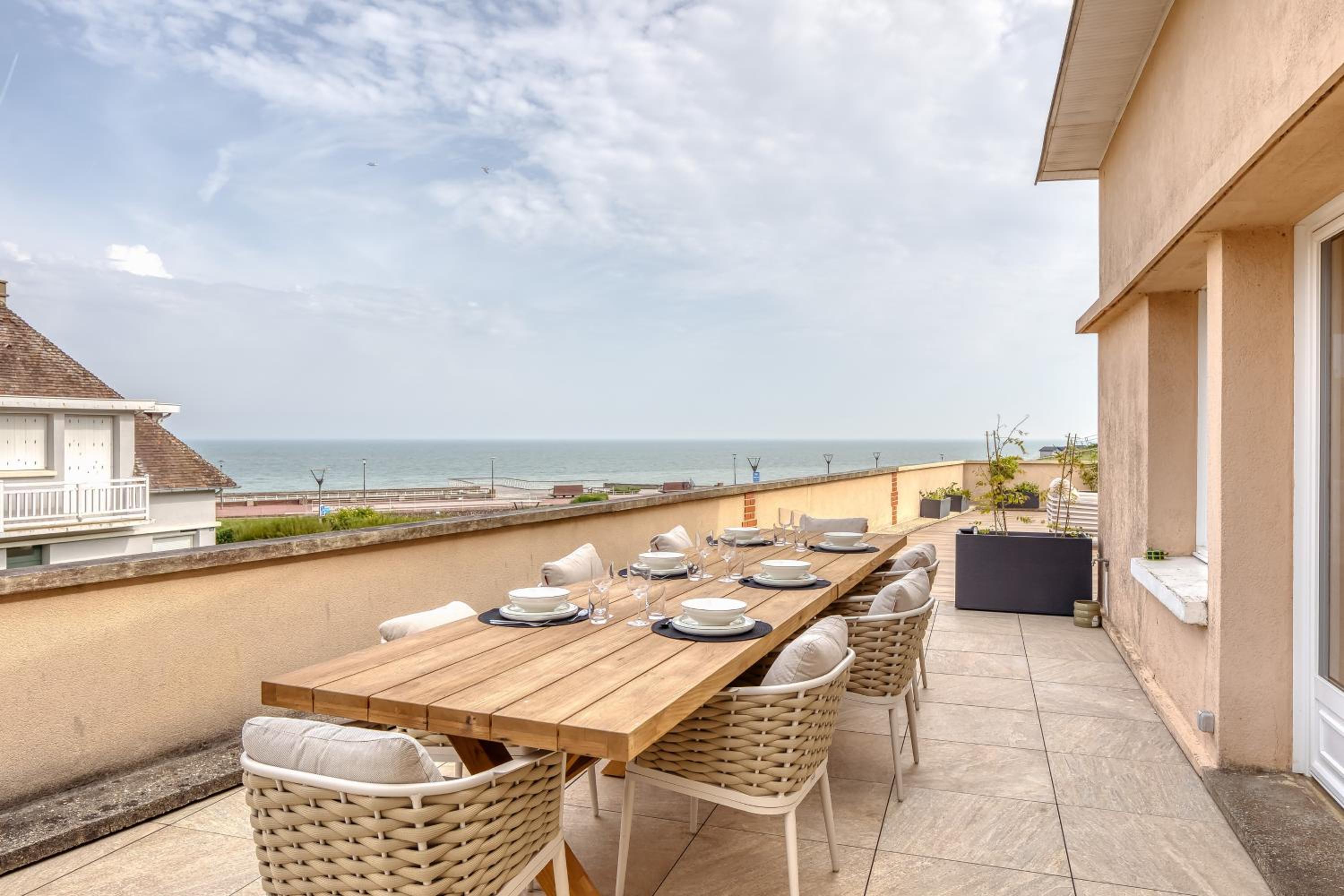 Two-Bedroom Apartment with Sea View photo 2
