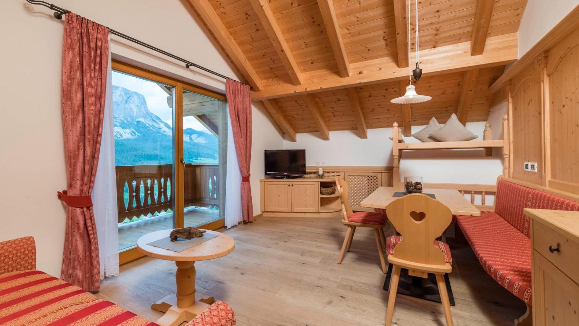 Apartment with Mountain View