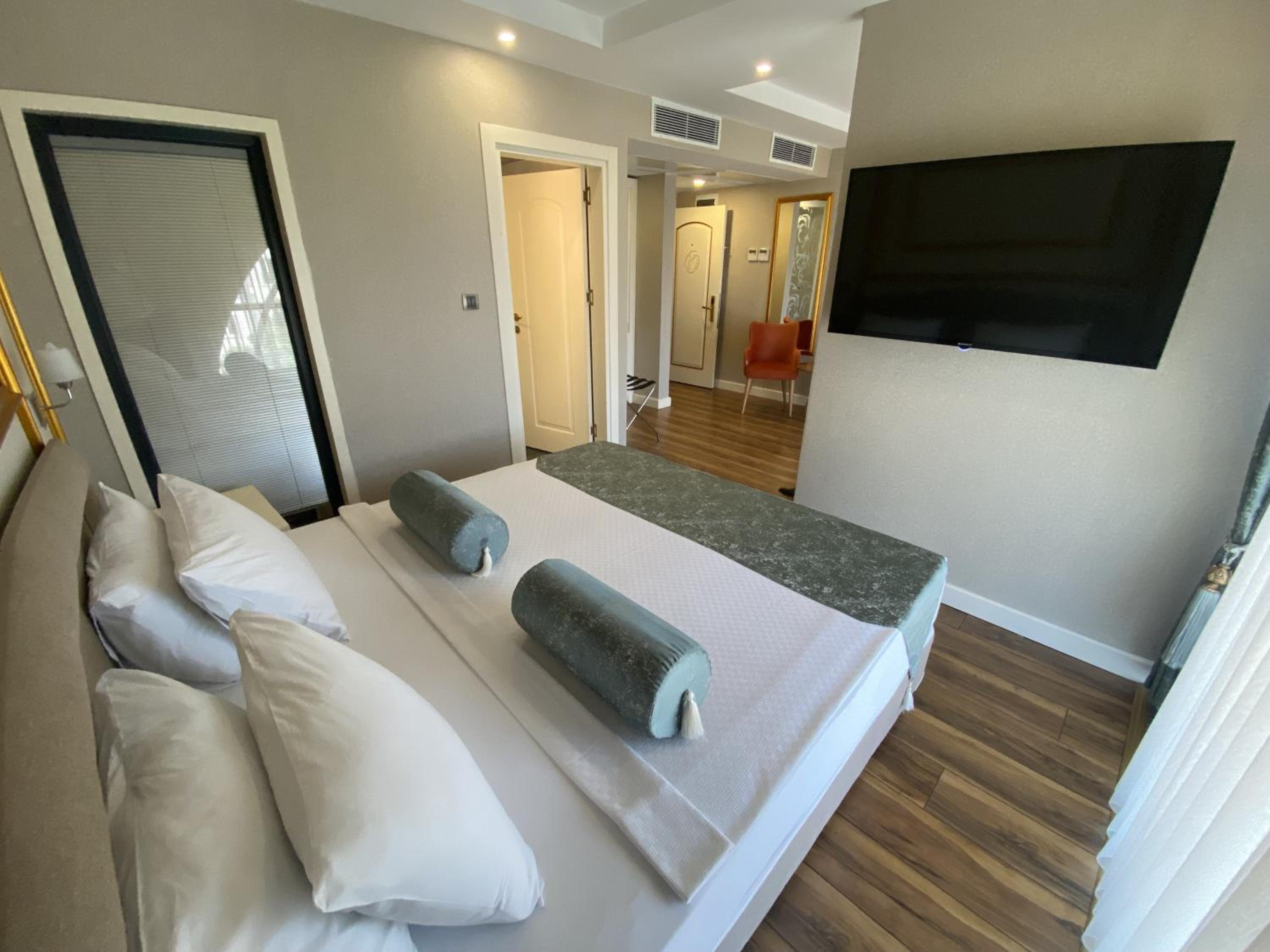 King Room with Spa Bath
