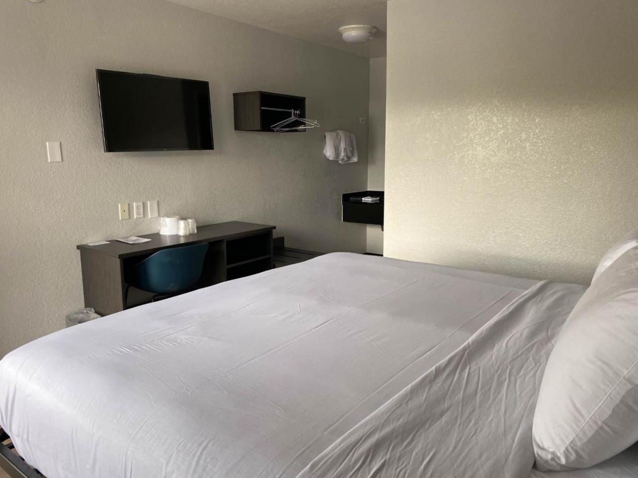 Standard King Room - Photo 1