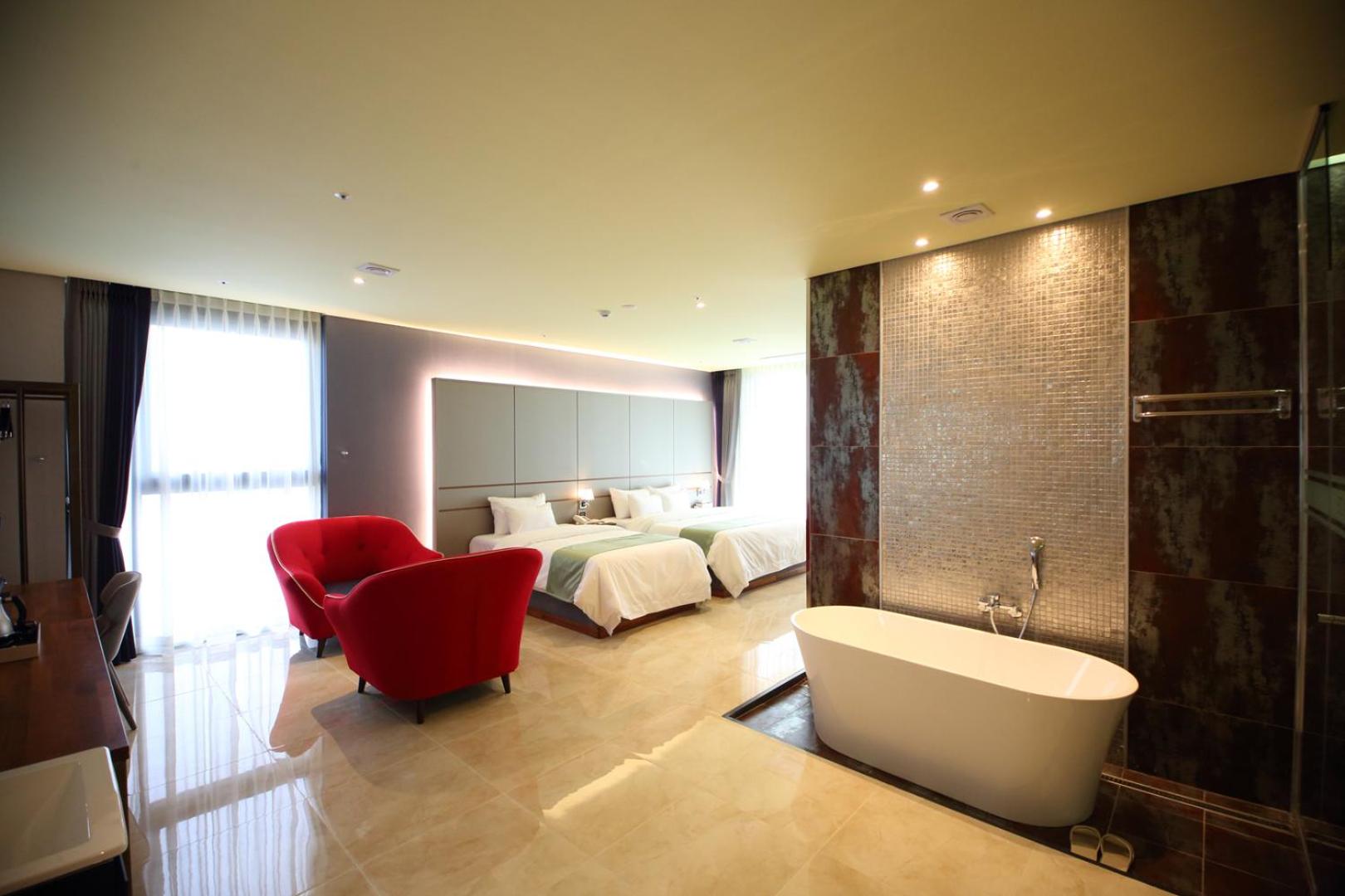 Twin Room - Photo 2