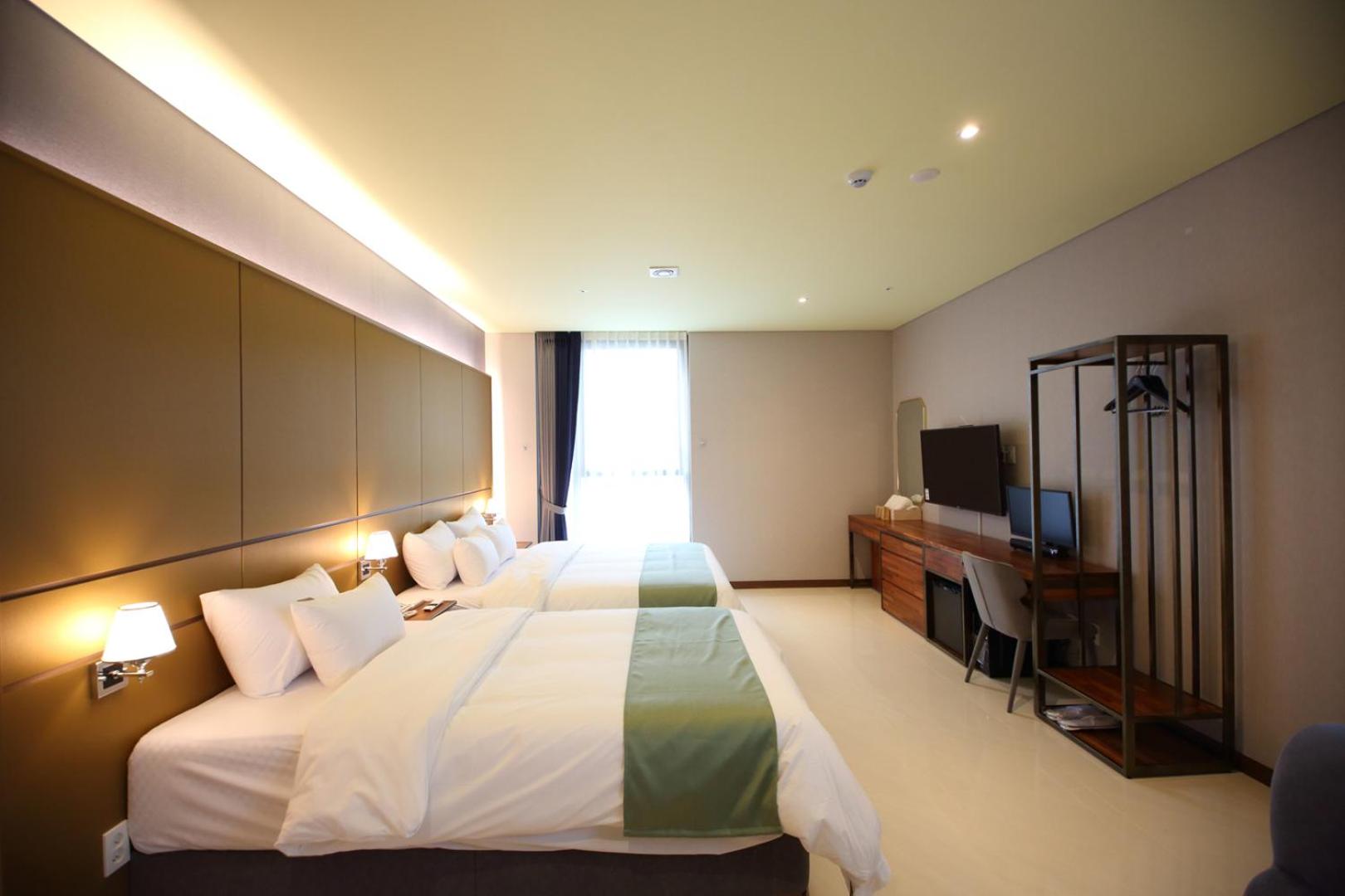 Twin Room - Photo 3